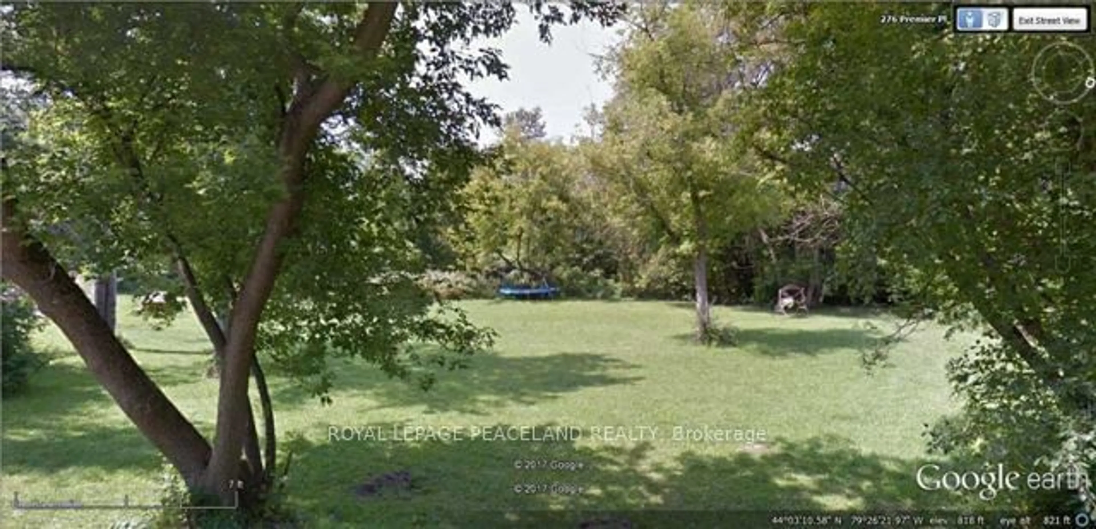 Frontside or backside of a home, the street view for 330 Premier Pl, Newmarket Ontario L3Y 6H9