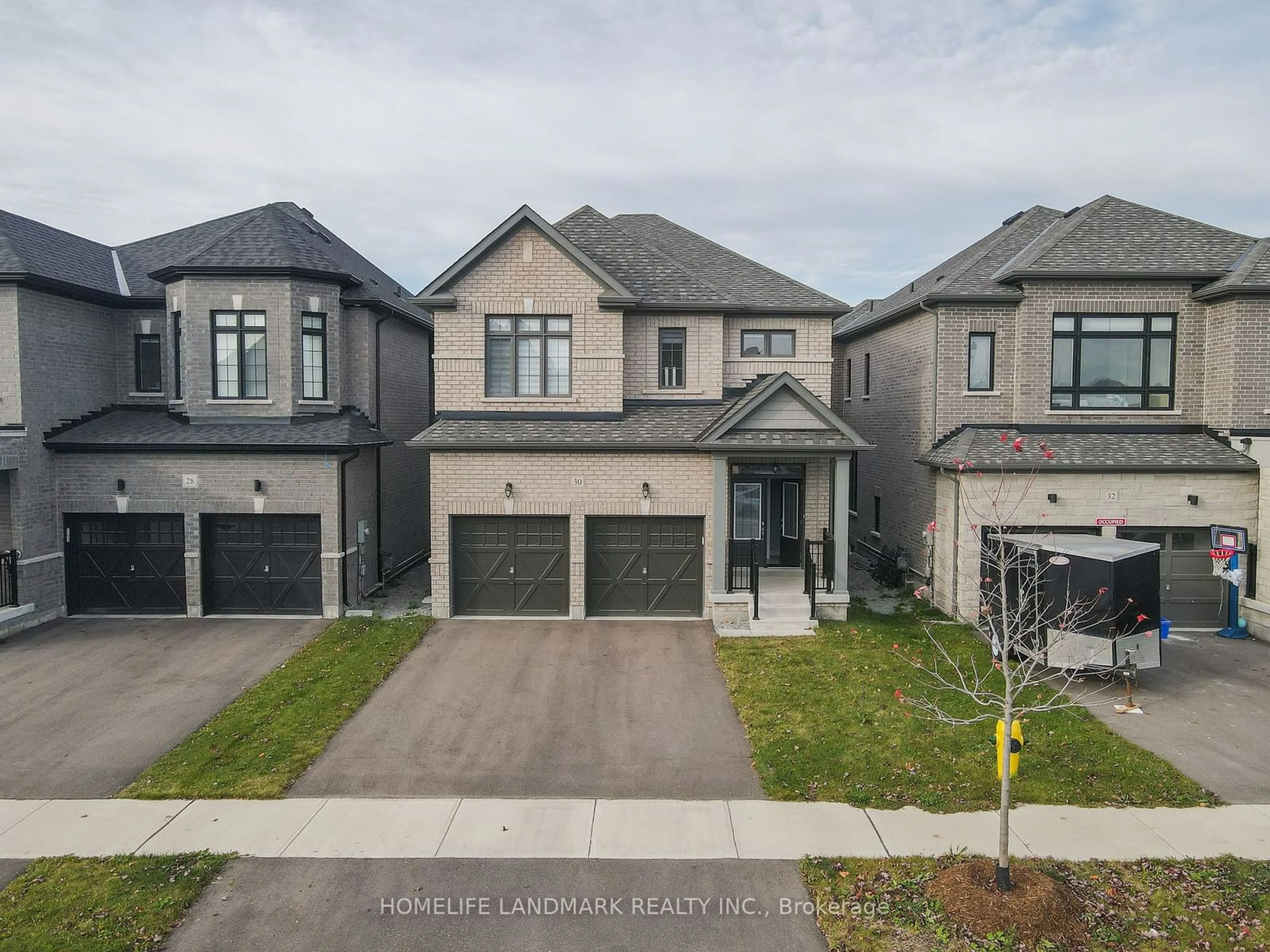 Frontside or backside of a home, the street view for 30 Betty May Cres, East Gwillimbury Ontario L0G 1R0