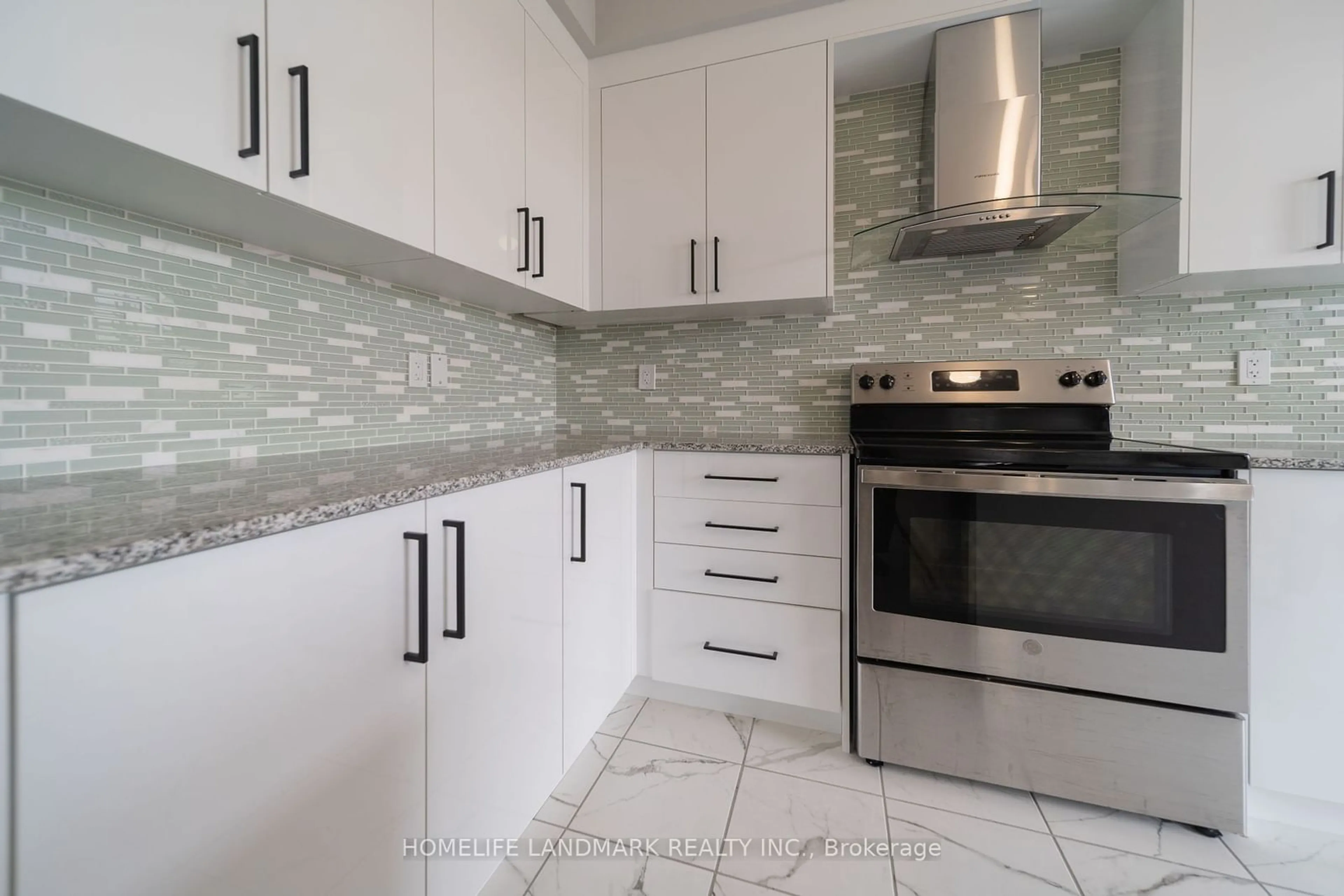 Standard kitchen, ceramic floors for 30 Betty May Cres, East Gwillimbury Ontario L0G 1R0