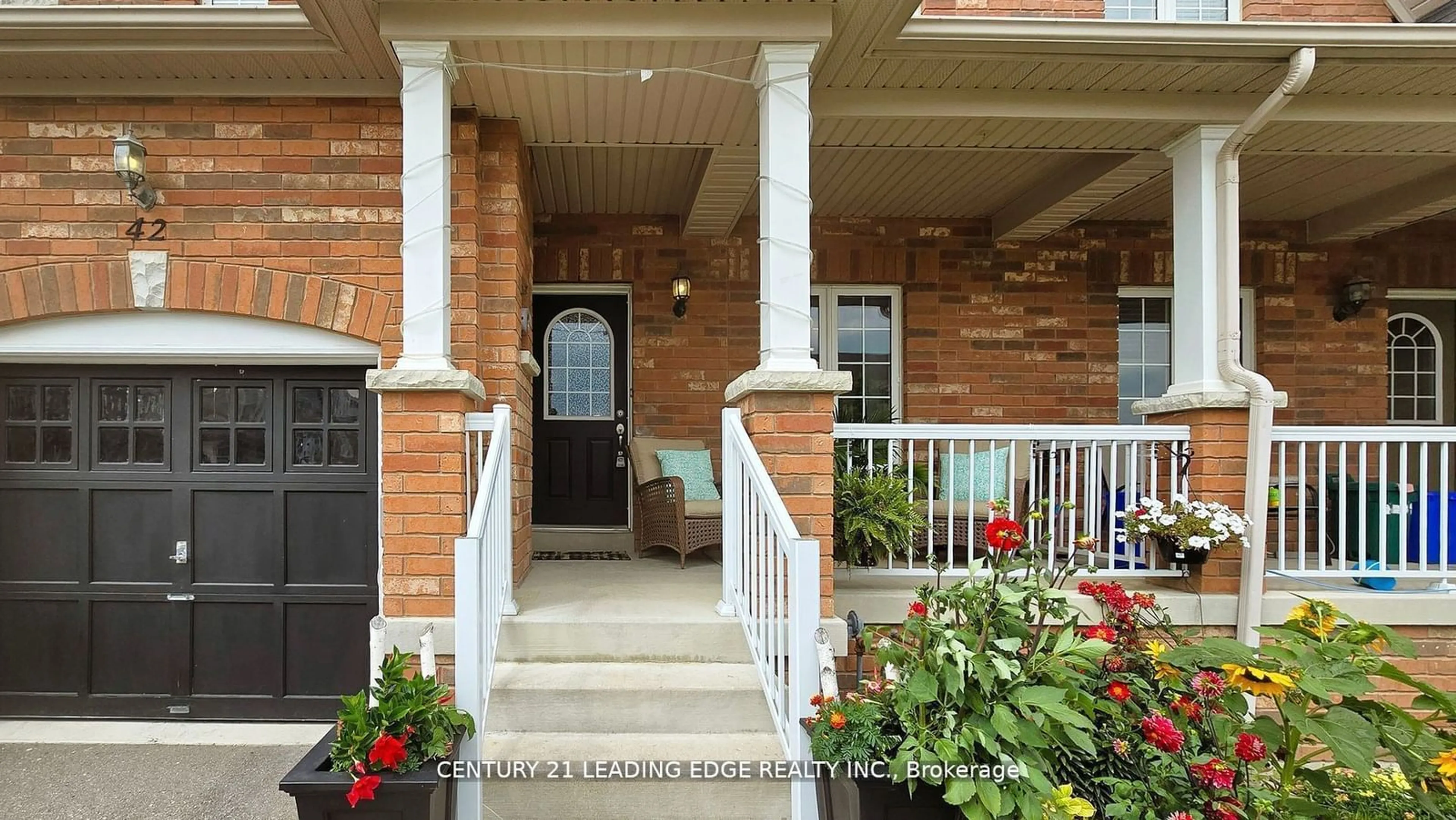 Indoor entryway, wood floors for 42 Paulgrave Ave, Georgina Ontario L4P 0B7