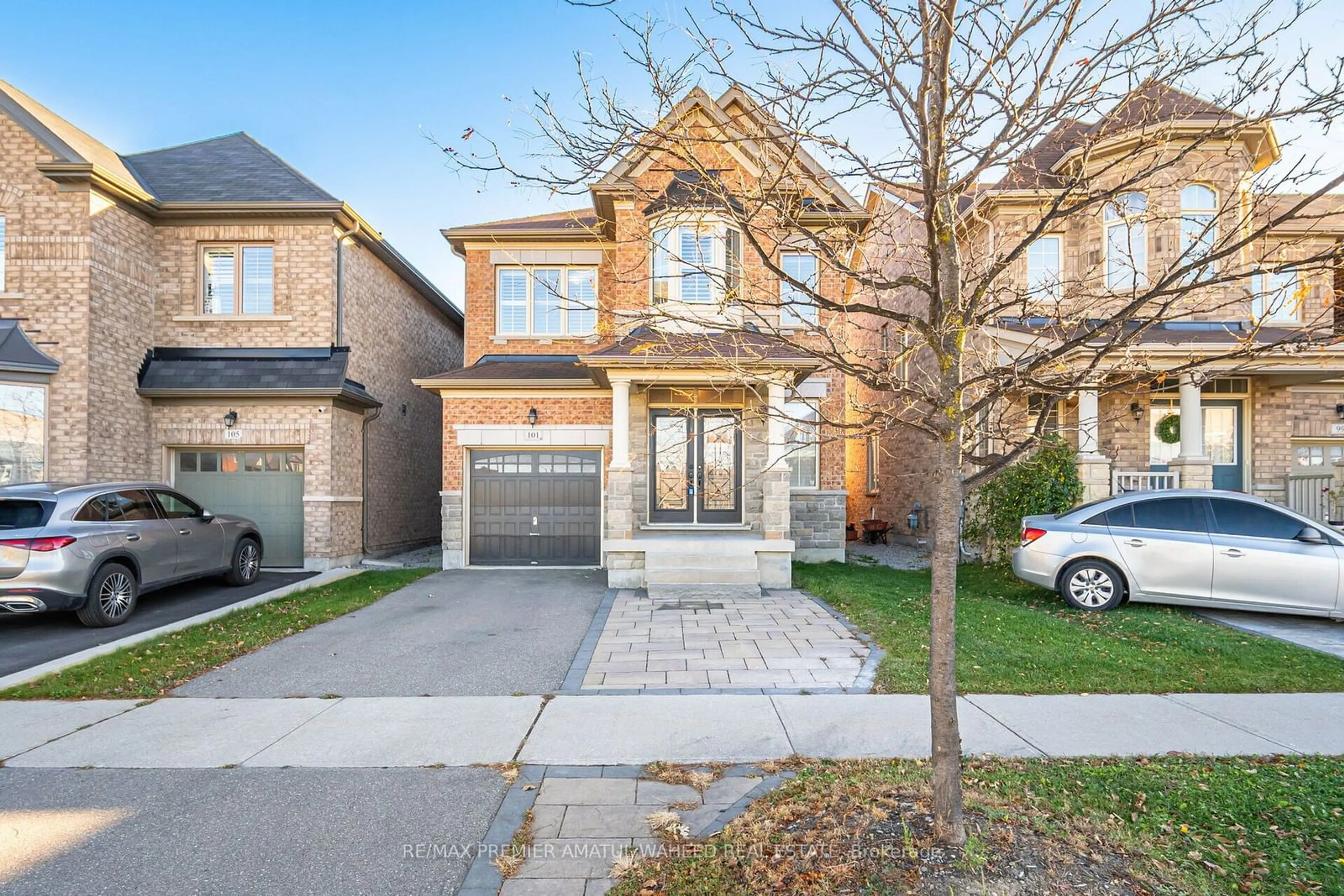 Home with brick exterior material for 101 Algoma Dr, Vaughan Ontario L4H 4H5