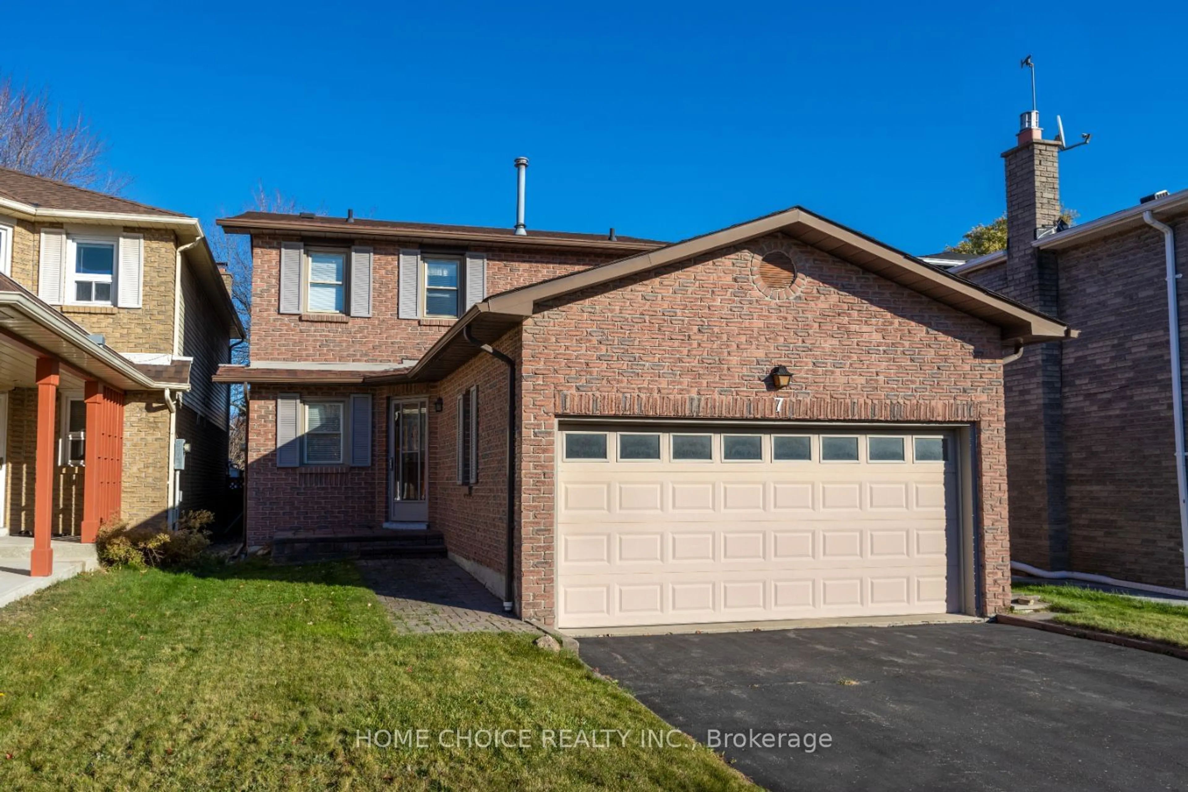 Frontside or backside of a home, the street view for 7 Marion Cres, Markham Ontario L3P 6E8