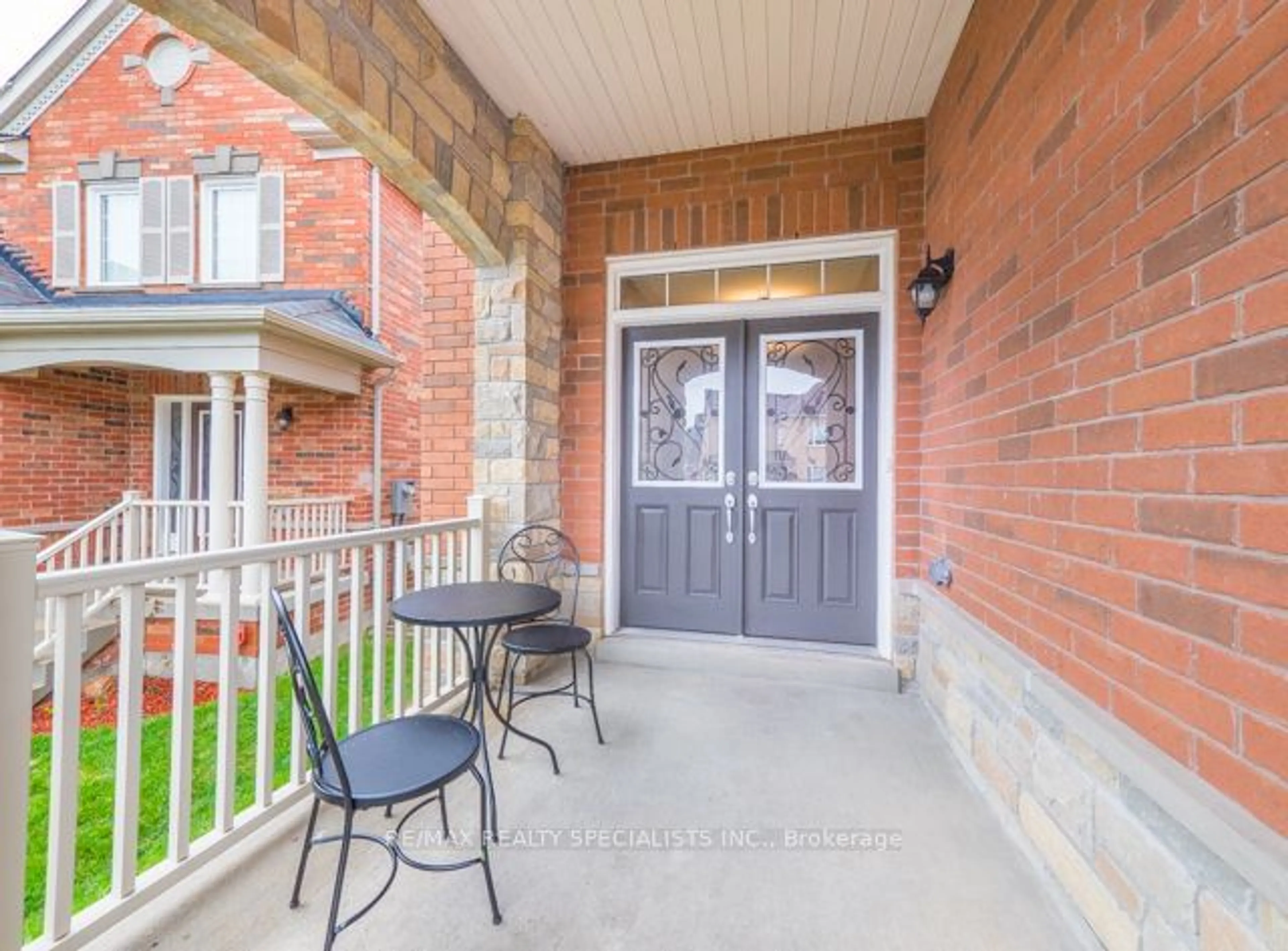 Indoor entryway for 51 Jewelwing Crt, Bradford West Gwillimbury Ontario L3Z 0N7