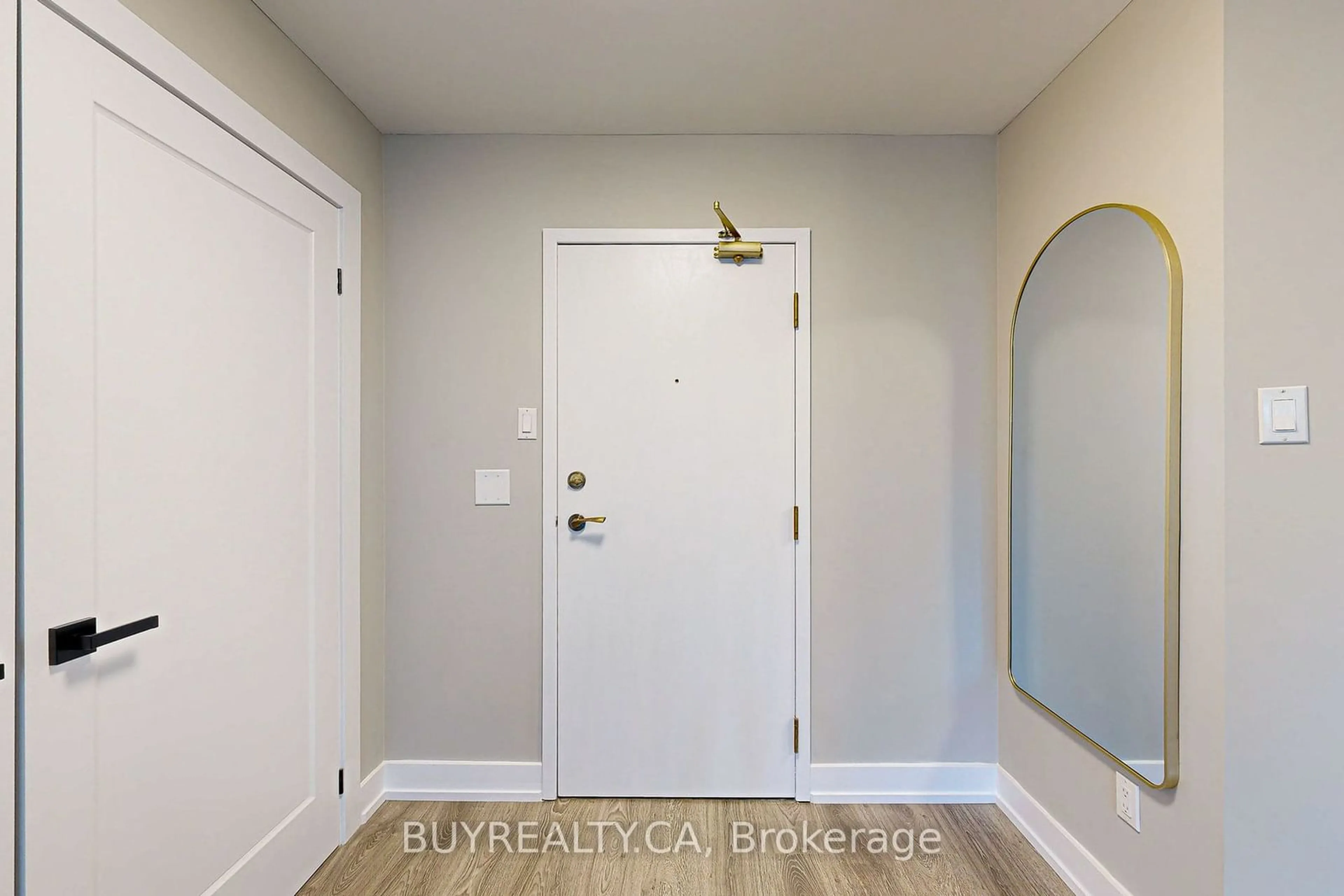 Indoor entryway, wood floors for 7905 Bayview Ave #218, Markham Ontario L3T 7N3