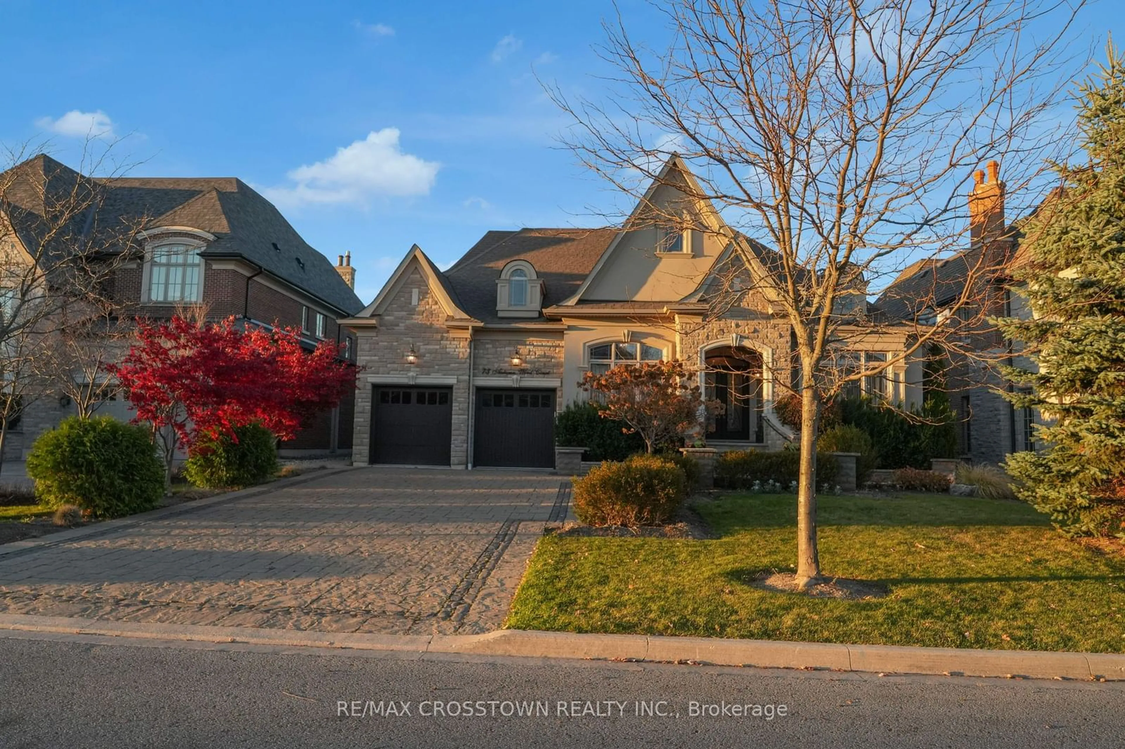 Frontside or backside of a home, the street view for 73 Autumn Wind Crt, Vaughan Ontario L0J 1C0