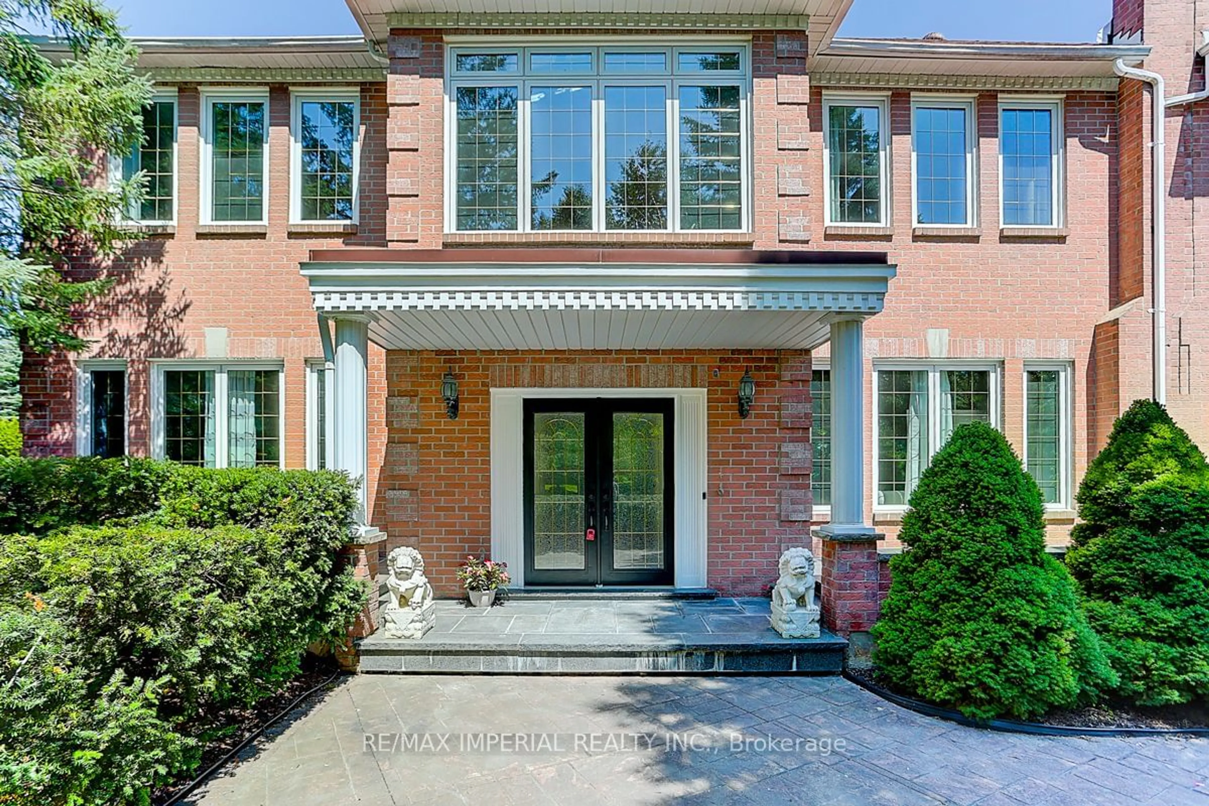 Home with brick exterior material for 32 Stonegate St, Whitchurch-Stouffville Ontario L4A 3C1