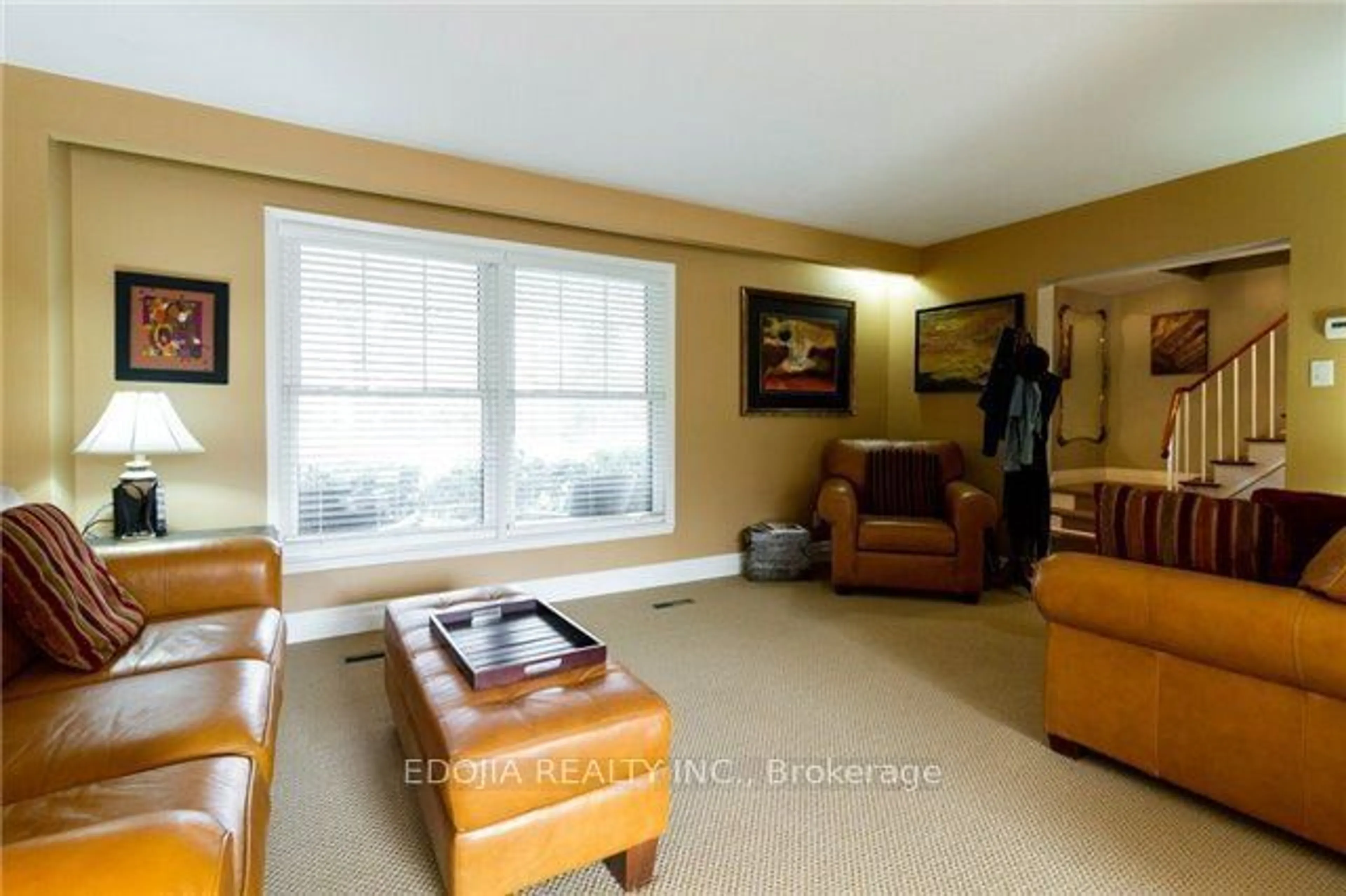 Living room, wood floors for 140 Bay Thorn Dr, Markham Ontario L3T 3T9