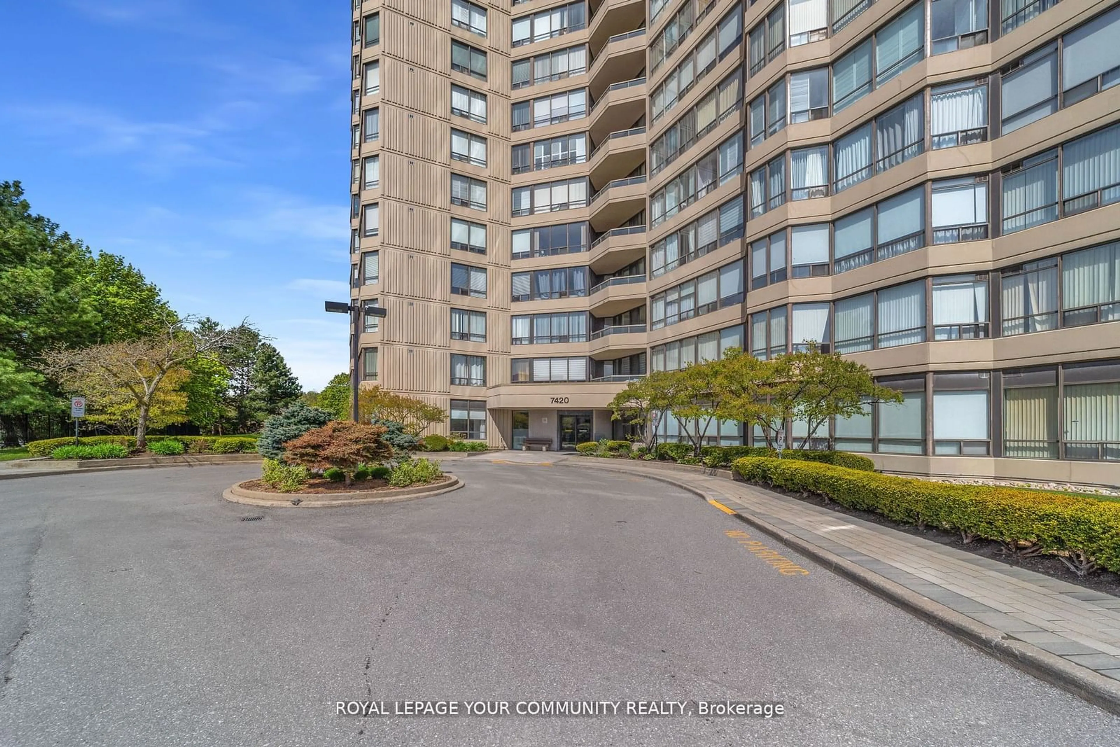 A pic from exterior of the house or condo, the street view for 7420 Bathurst St #503, Vaughan Ontario L4J 6X4