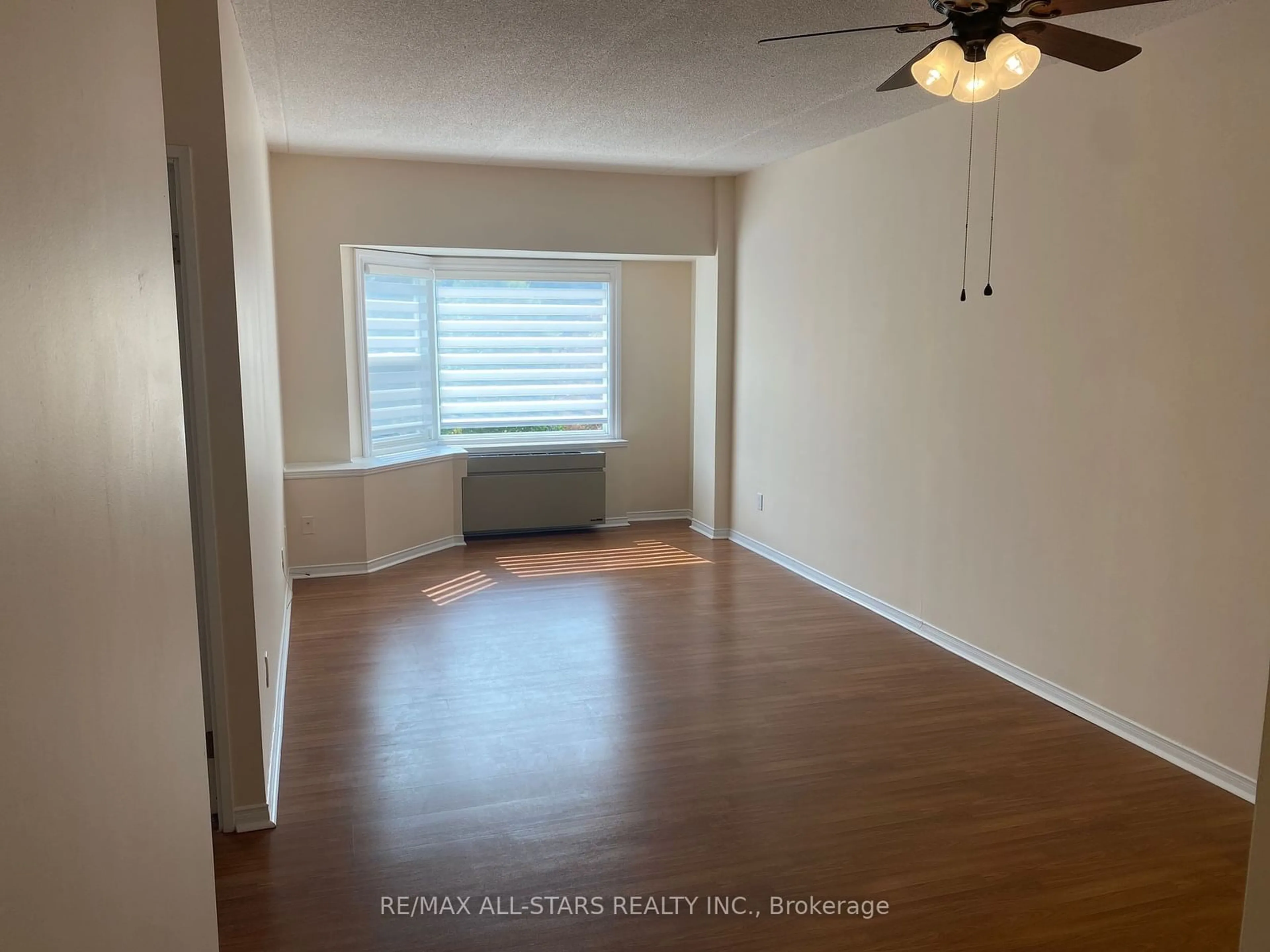 A pic of a room, wood floors for 155 Riverglen Dr #215, Georgina Ontario L4P 3M3