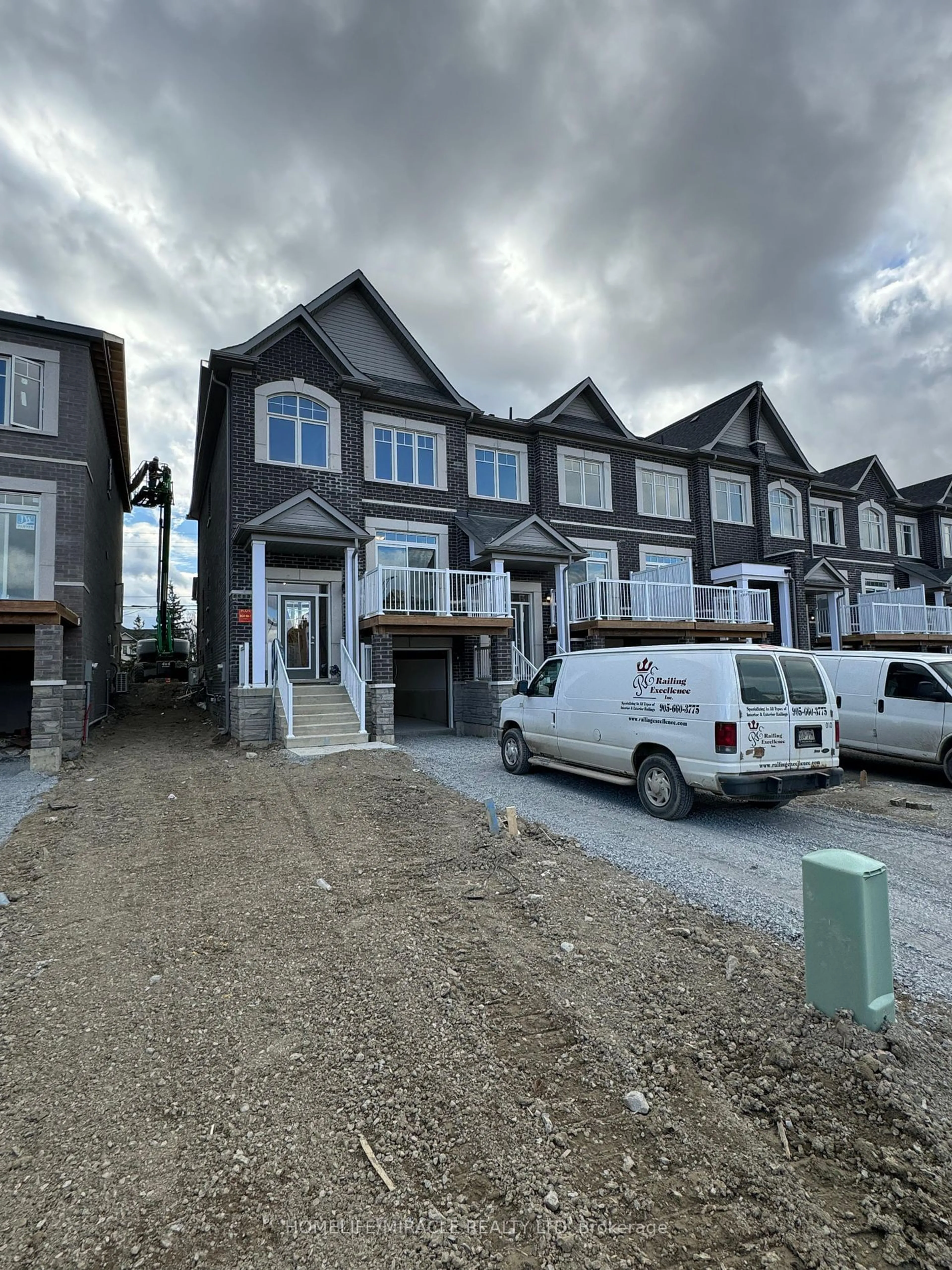 A pic from exterior of the house or condo, the street view for 151 Seguin St #BLKB-1, Richmond Hill Ontario L4E 2Y9