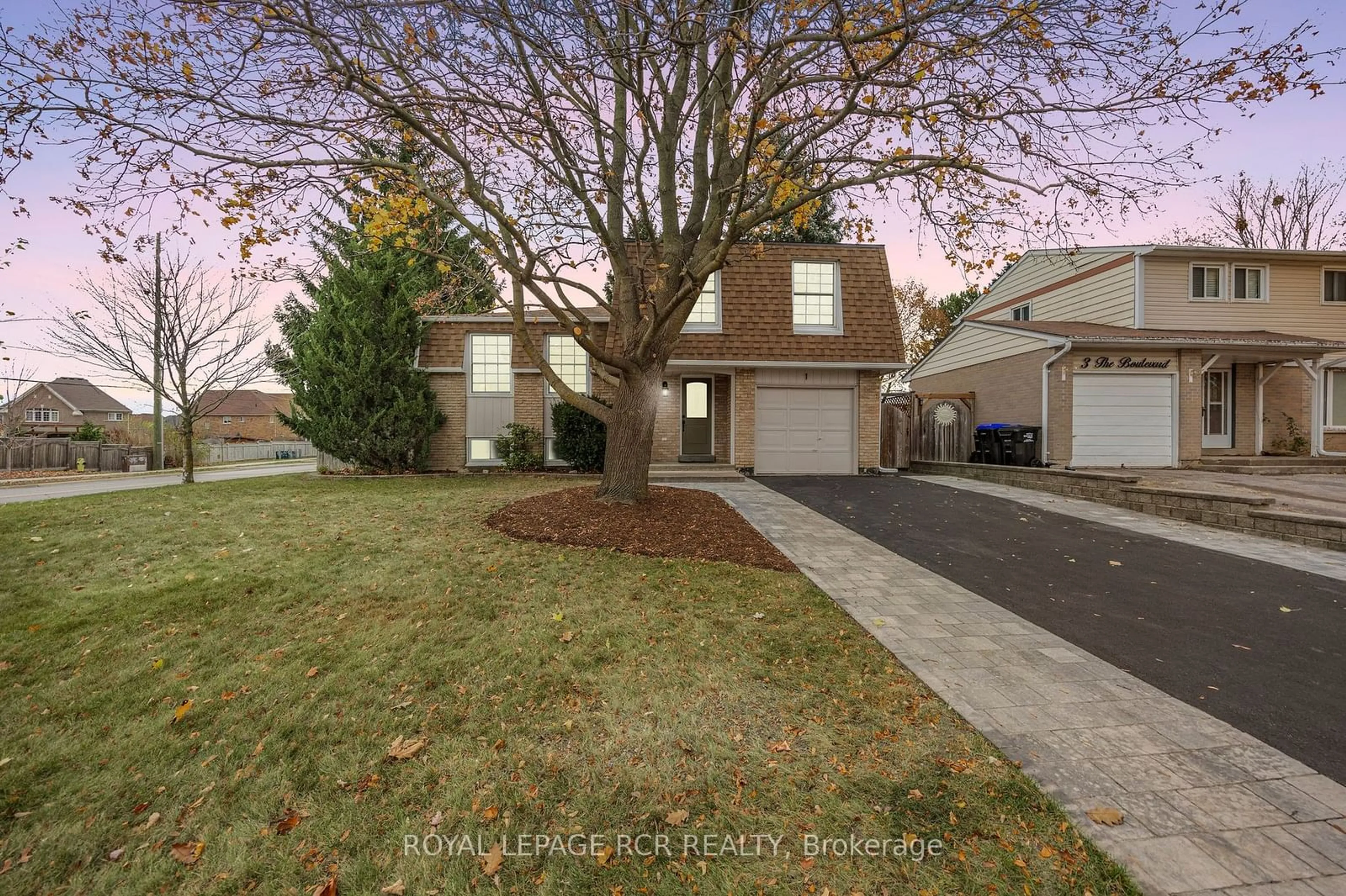 A pic from exterior of the house or condo, the street view for 1 The Blvd, New Tecumseth Ontario L0G 1W0