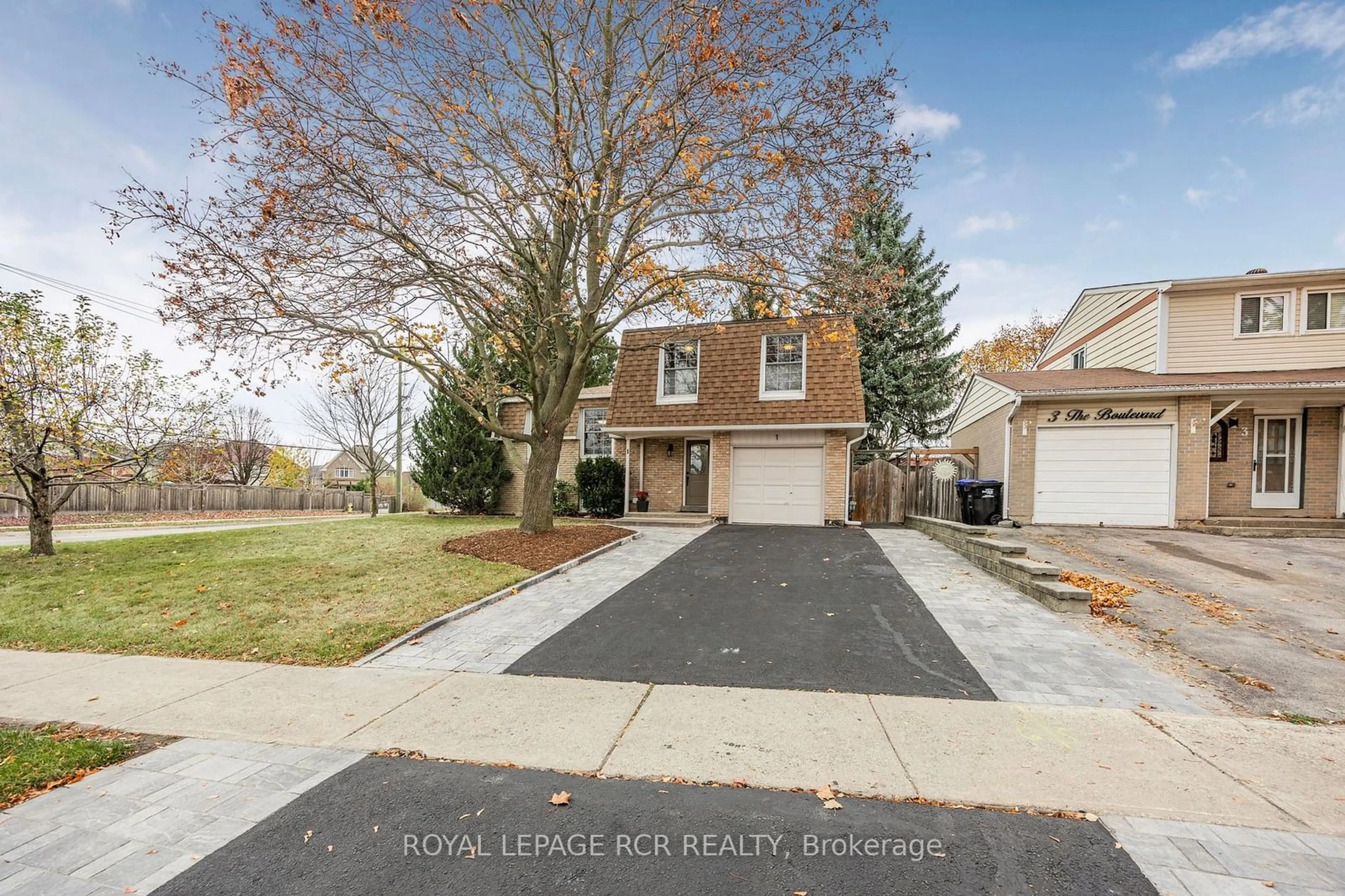 A pic from exterior of the house or condo, the street view for 1 The Blvd, New Tecumseth Ontario L0G 1W0