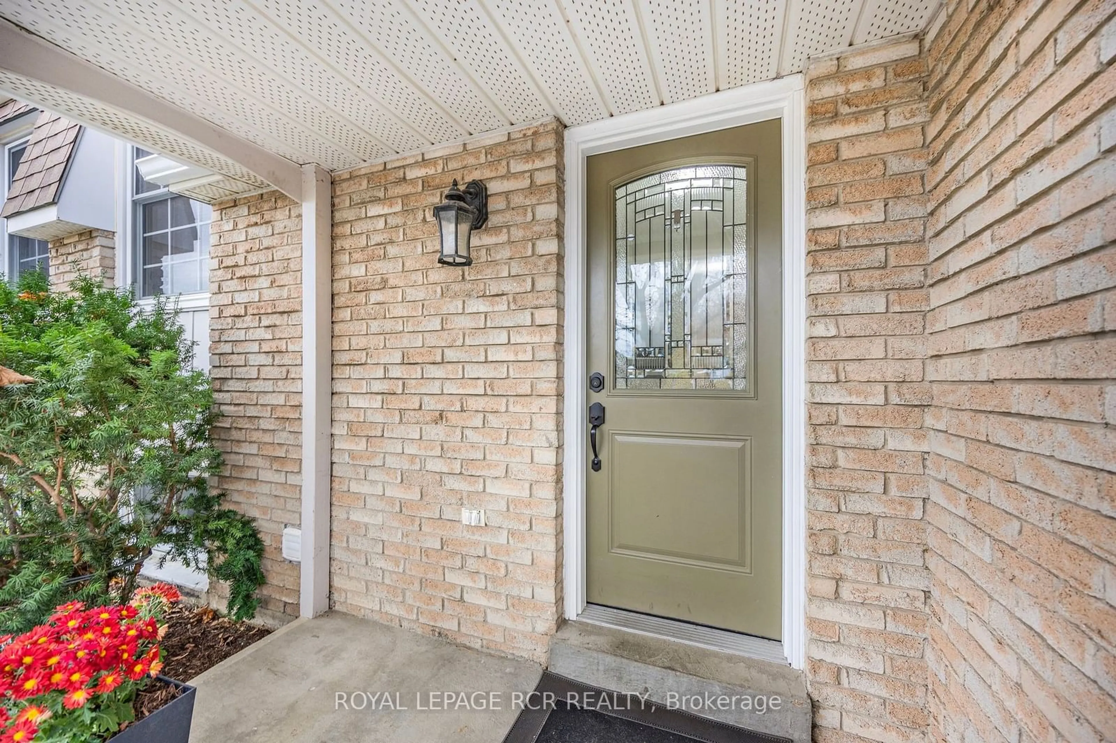 Indoor entryway, wood floors for 1 The Blvd, New Tecumseth Ontario L0G 1W0