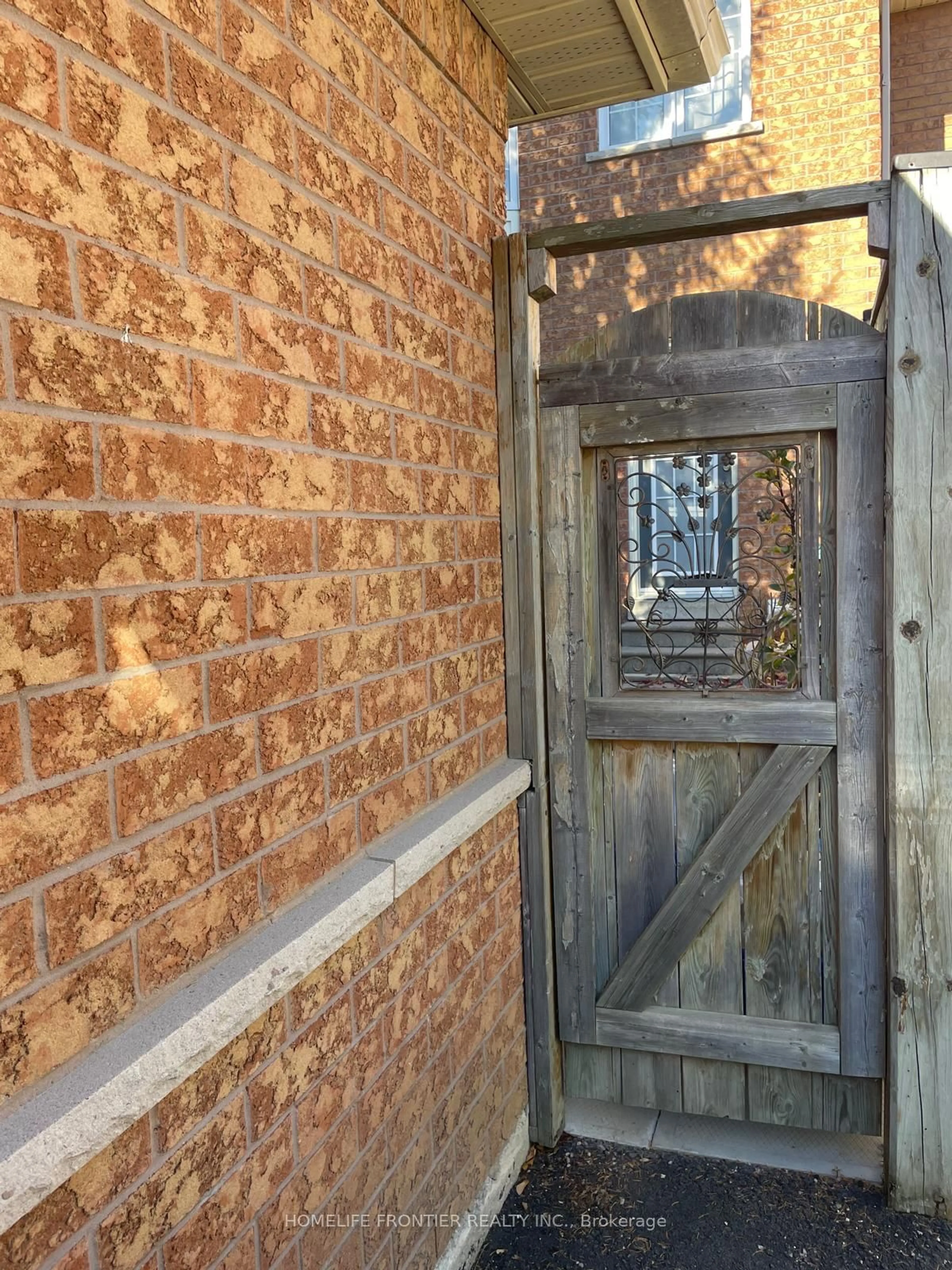 Indoor entryway, wood floors for 1 Ocean Ave, Vaughan Ontario L6A 2X7