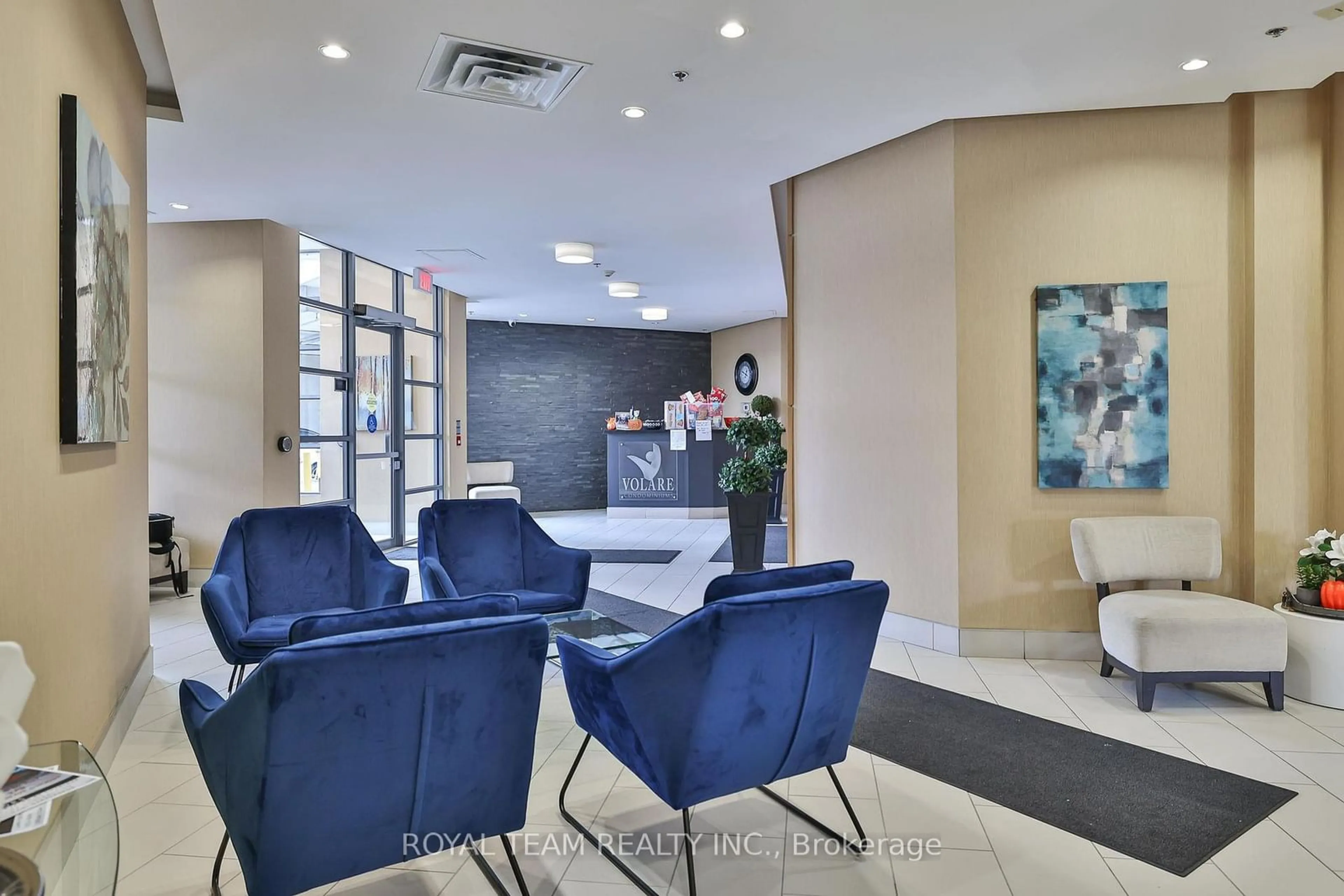 Indoor lobby for 7730 Kipling Ave #905, Vaughan Ontario L4L 1Y9