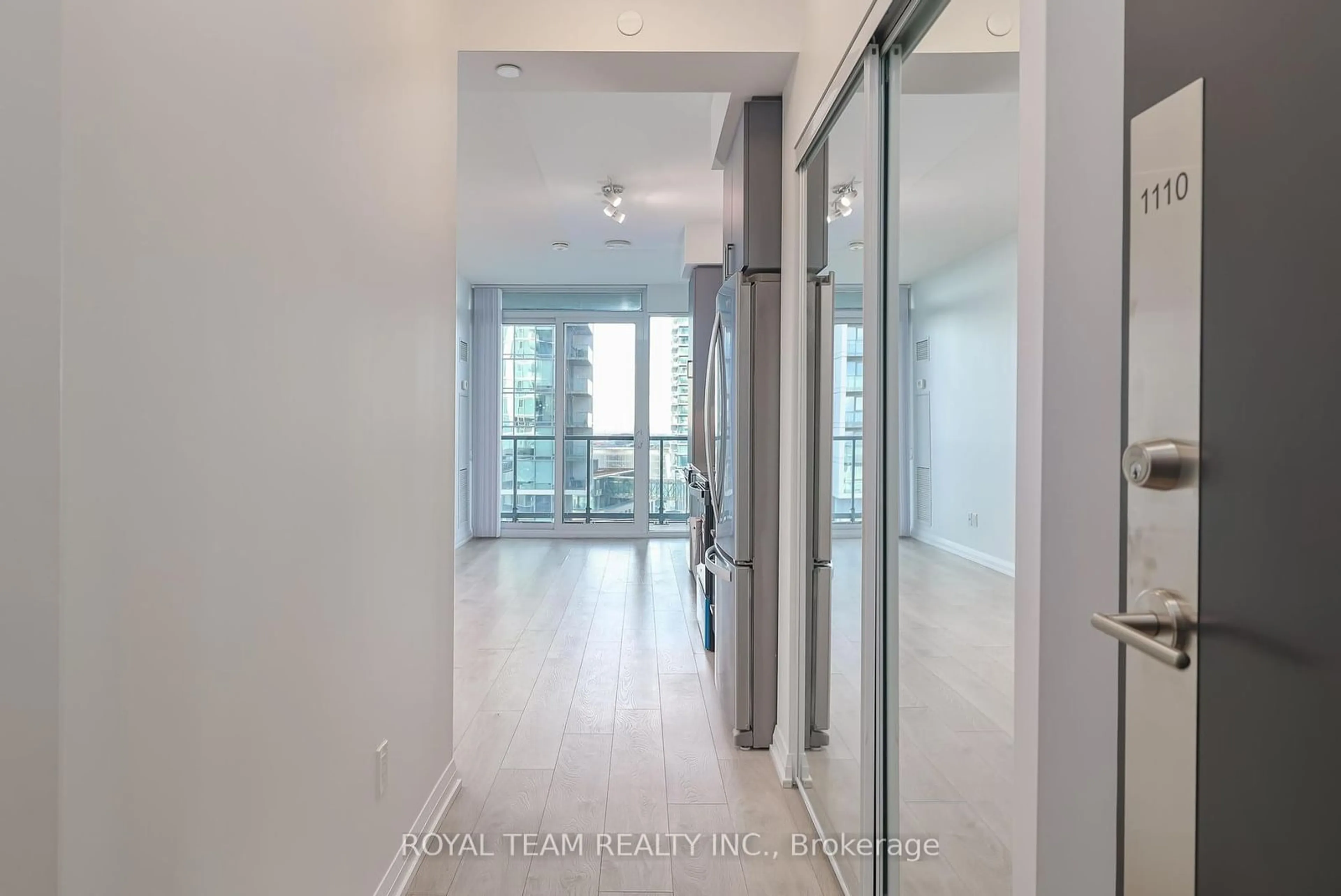 Indoor entryway, wood floors for 7895 Jane St #1110, Vaughan Ontario L4K 2M7