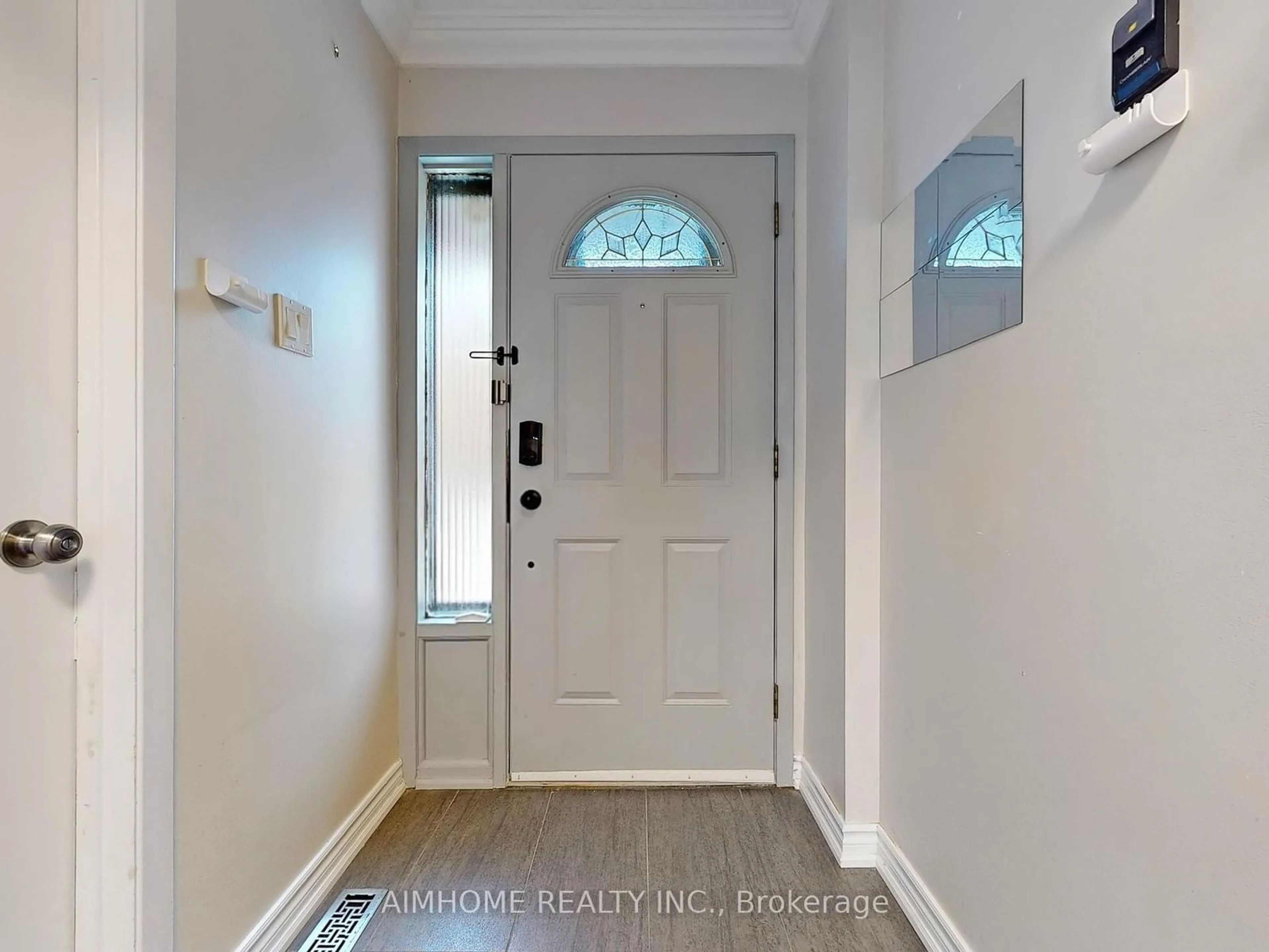 Indoor entryway, wood floors for 85 Baif Blvd #11, Richmond Hill Ontario L4C 5E2