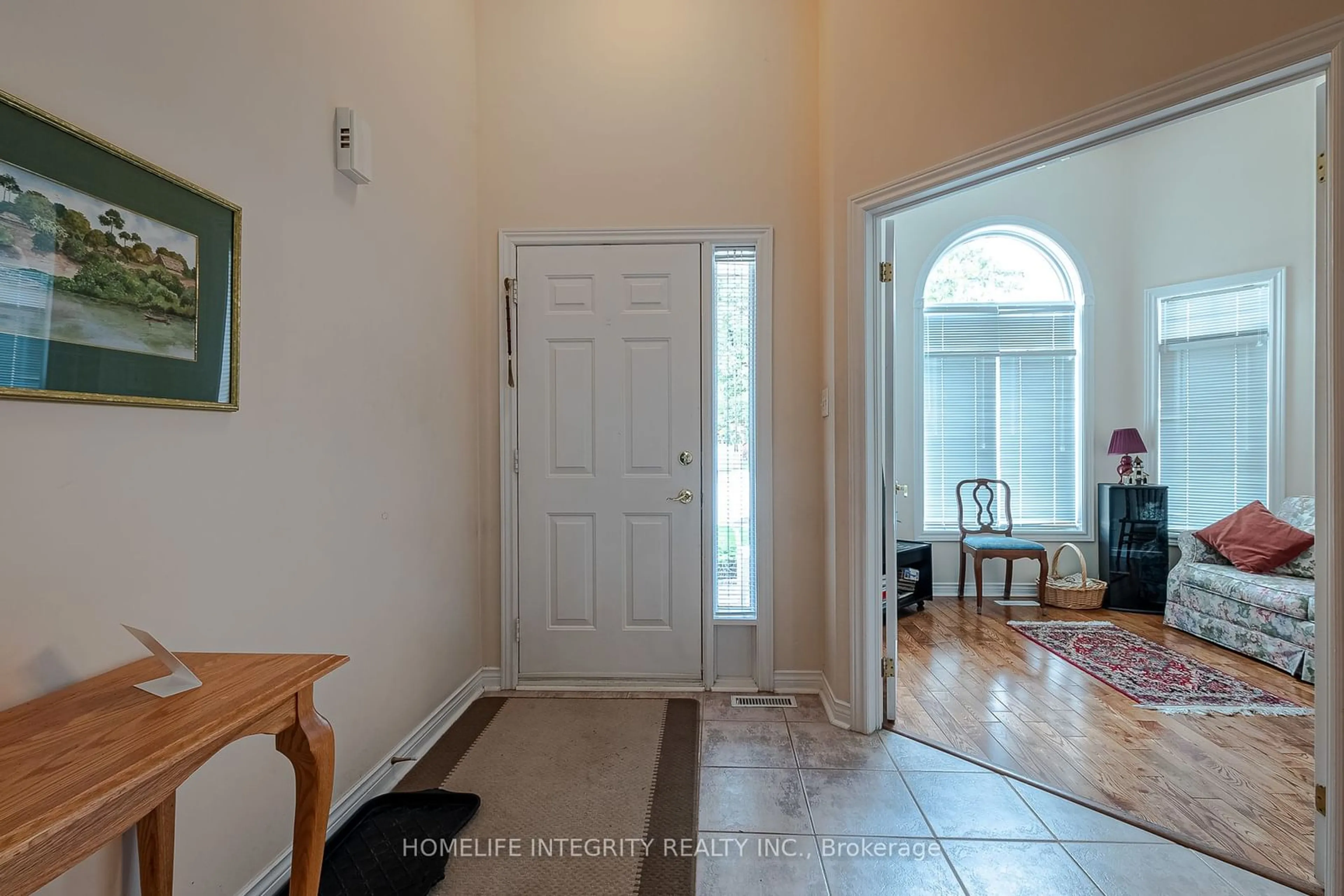 Indoor entryway, wood floors for 6 La Costa Crt #23, New Tecumseth Ontario L9R 1Z4