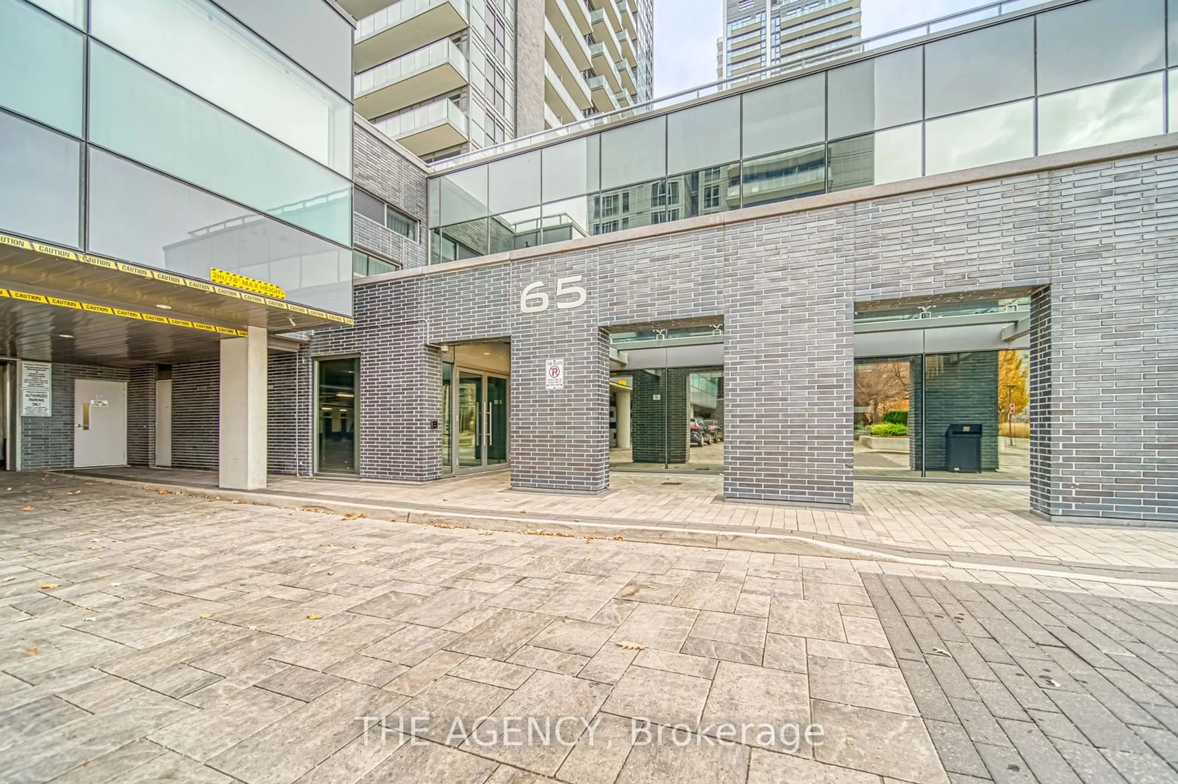 Indoor foyer, unknown floor for 65 Oneida Cres #405, Richmond Hill Ontario L4B 0A1