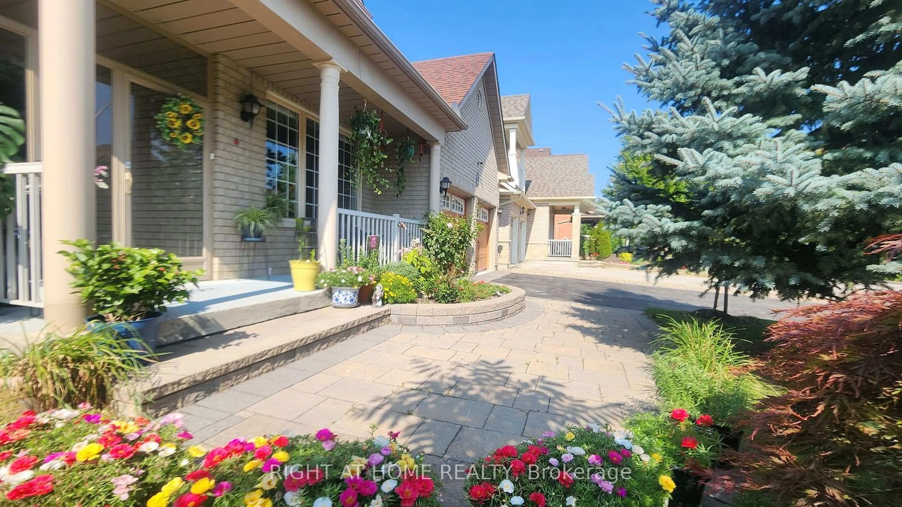 Patio, cottage for 8 Cider Cres, Richmond Hill Ontario L4E 4E9