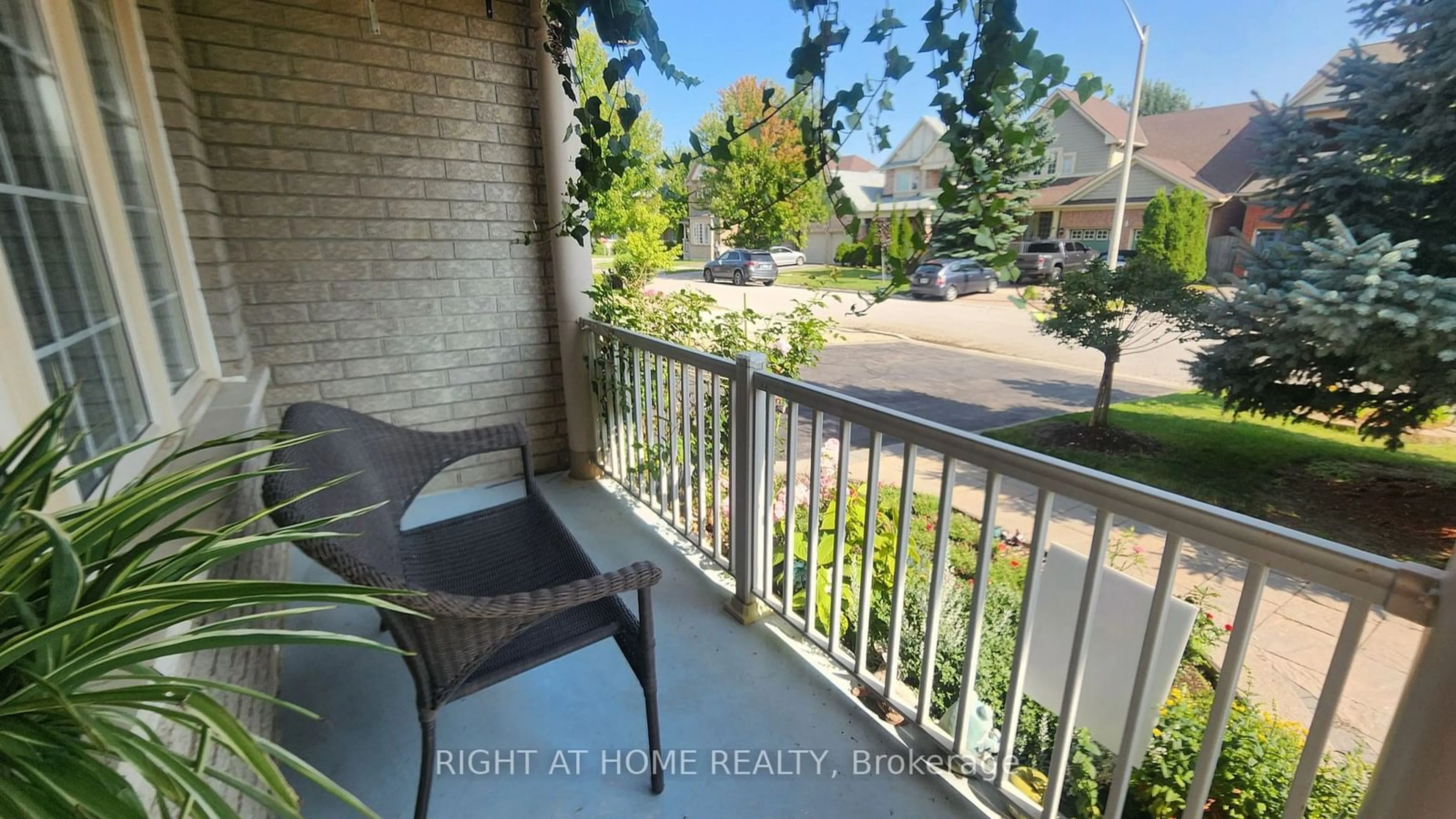 Balcony in the apartment, the fenced backyard for 8 Cider Cres, Richmond Hill Ontario L4E 4E9