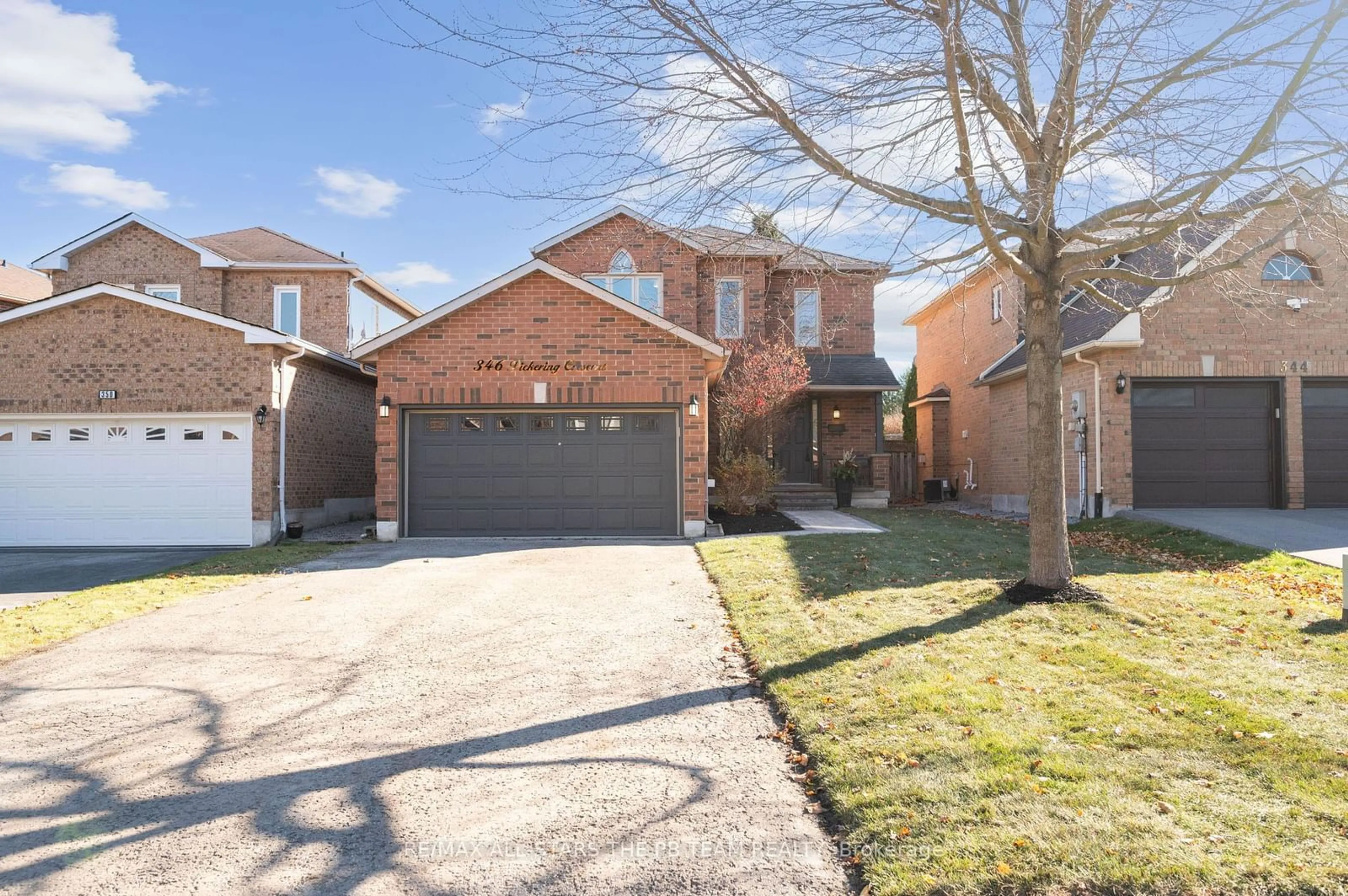 Frontside or backside of a home, the street view for 346 Pickering Cres, Newmarket Ontario L3Y 8G7