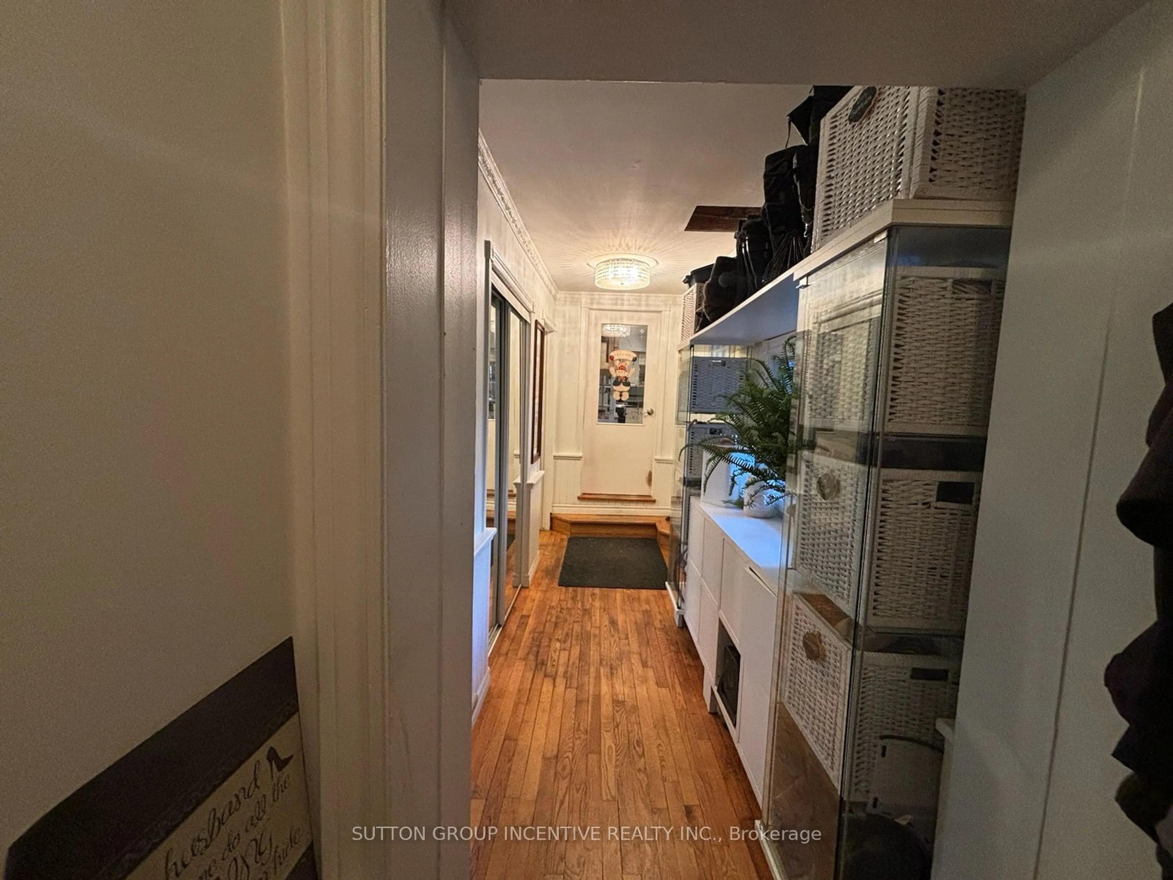 Indoor entryway, wood floors for 8384 Sixth Line, Essa Ontario L0M 1T0