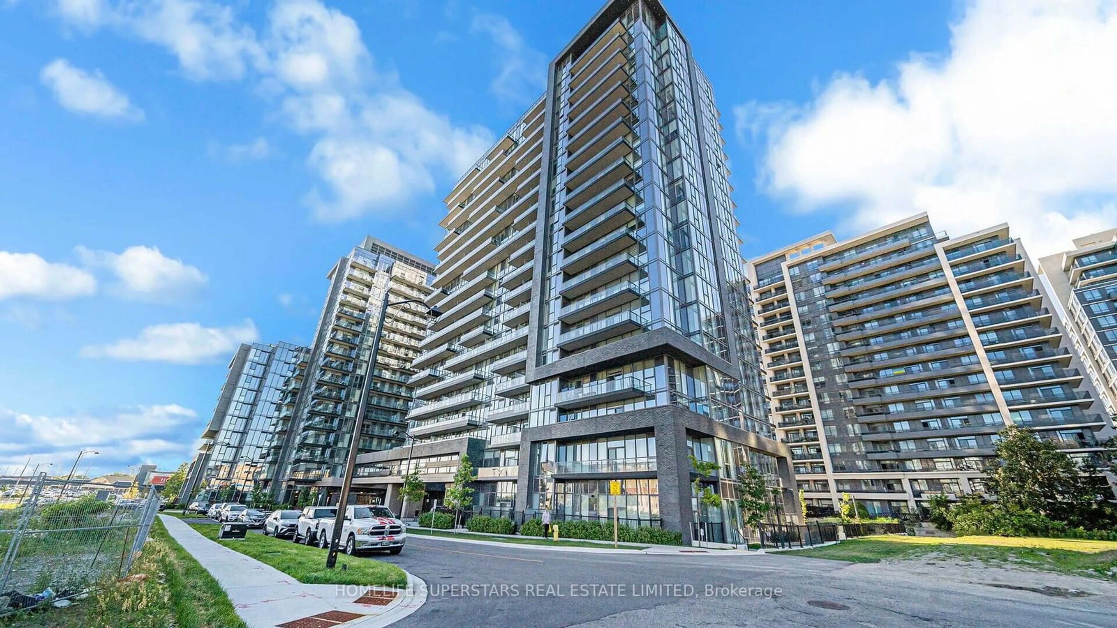 A pic from exterior of the house or condo, the front or back of building for 10 Gatineau Dr #815, Vaughan Ontario L4J 0L2