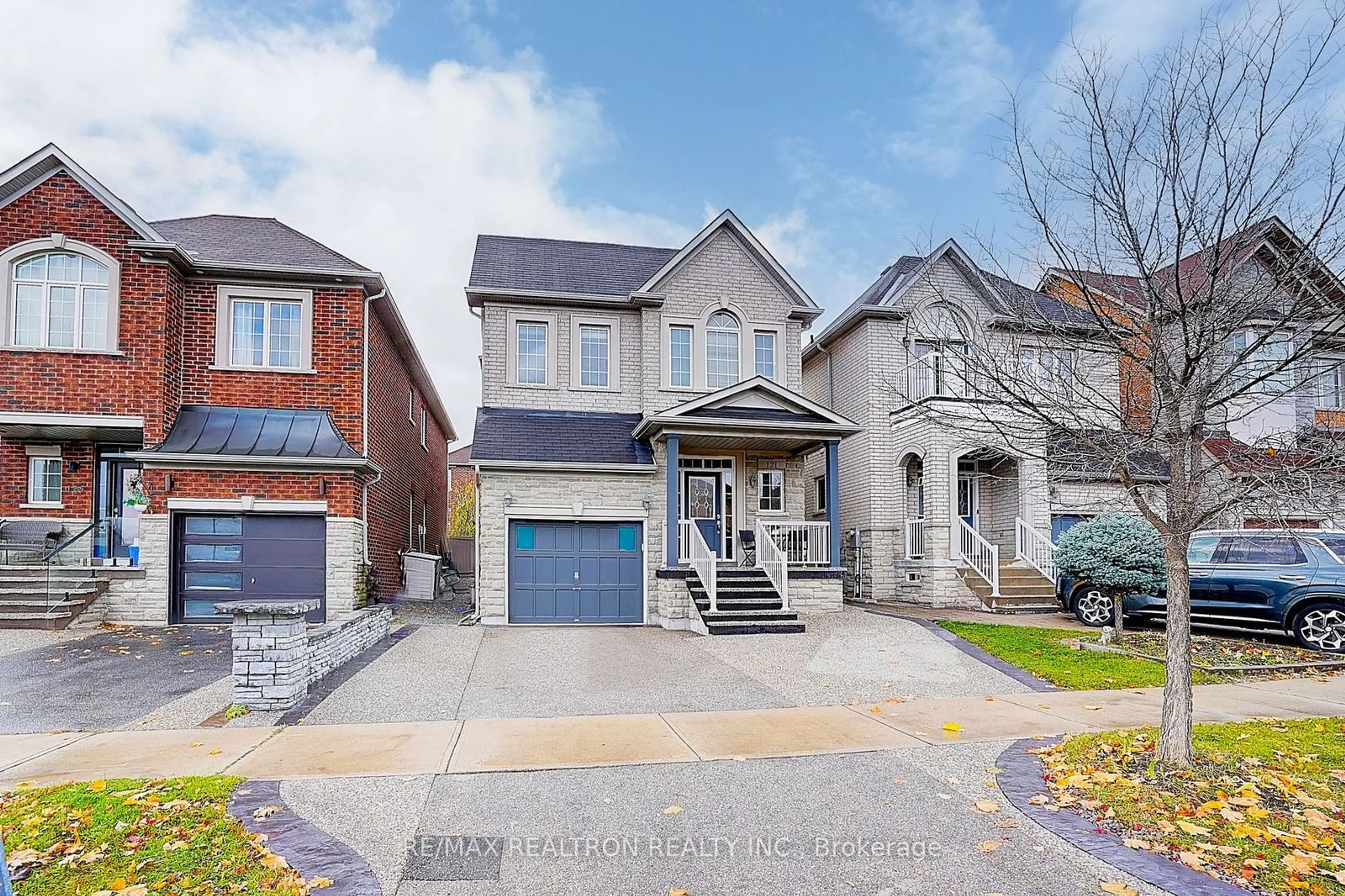 Frontside or backside of a home, the street view for 121 White Beach Cres, Vaughan Ontario L6A 0R2