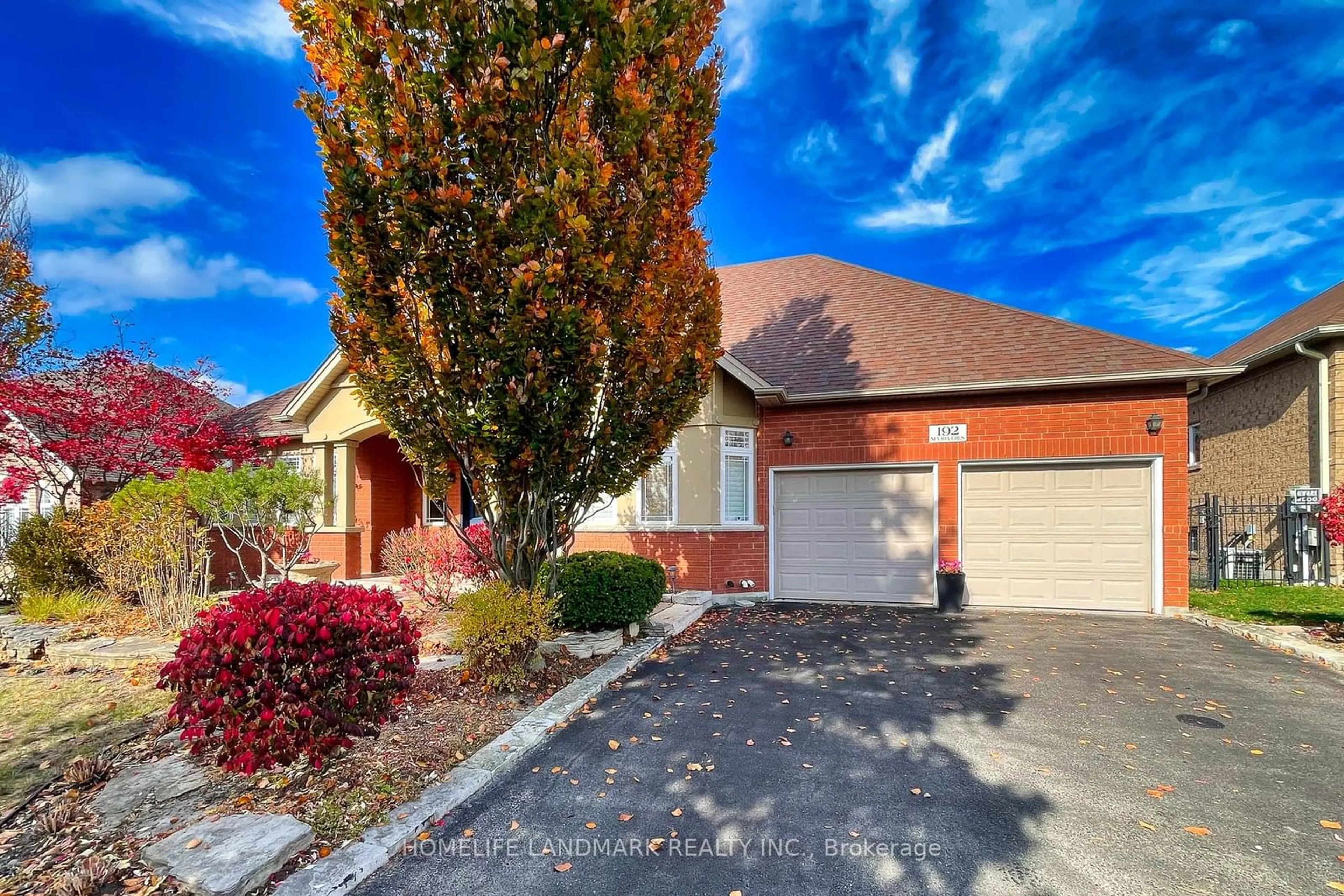 A pic from exterior of the house or condo, the street view for 192 Nevada Cres, Vaughan Ontario L6A 2V4