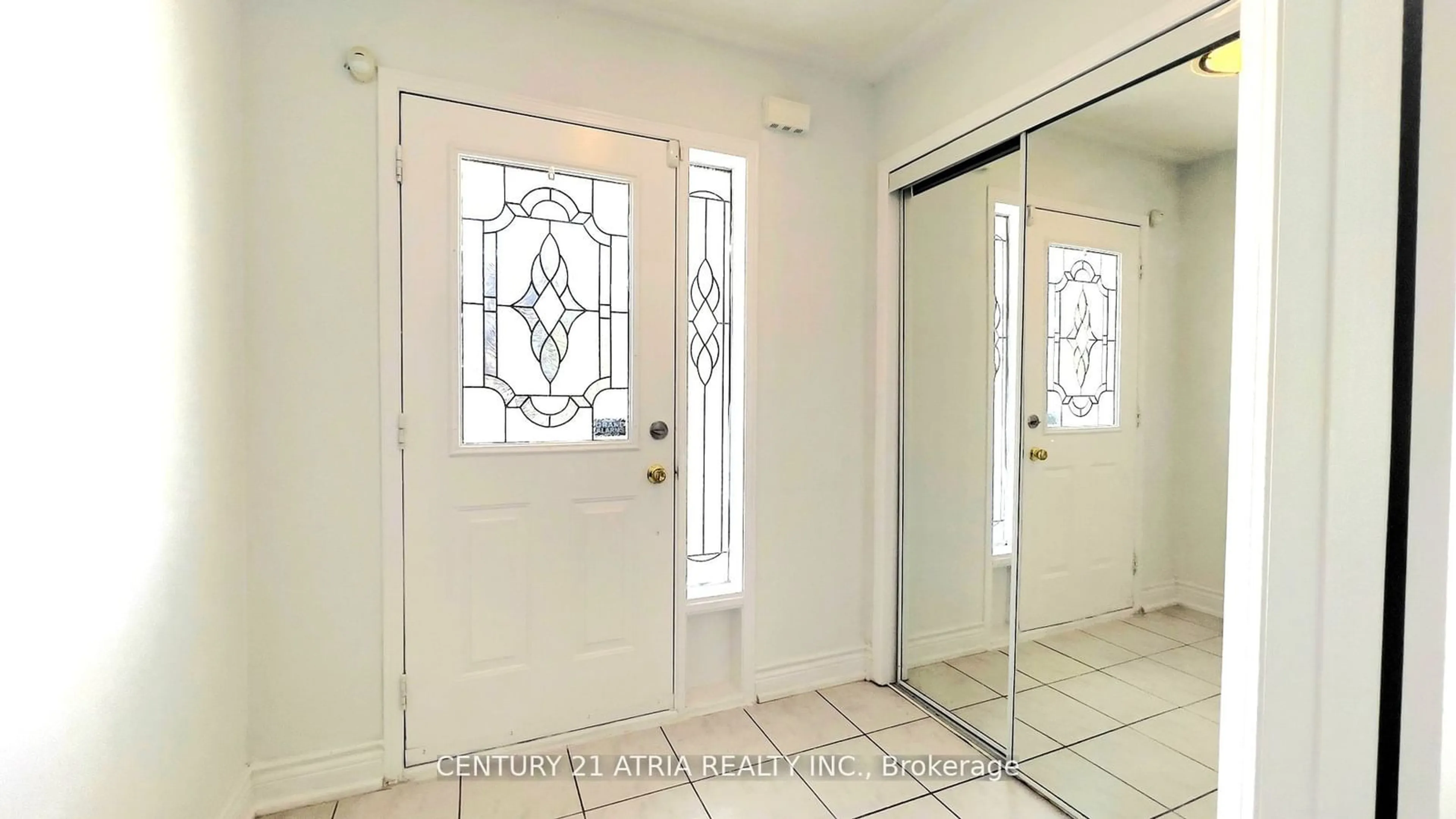 Indoor entryway, wood floors for 2 Bestview Cres, Vaughan Ontario L6A 3S8