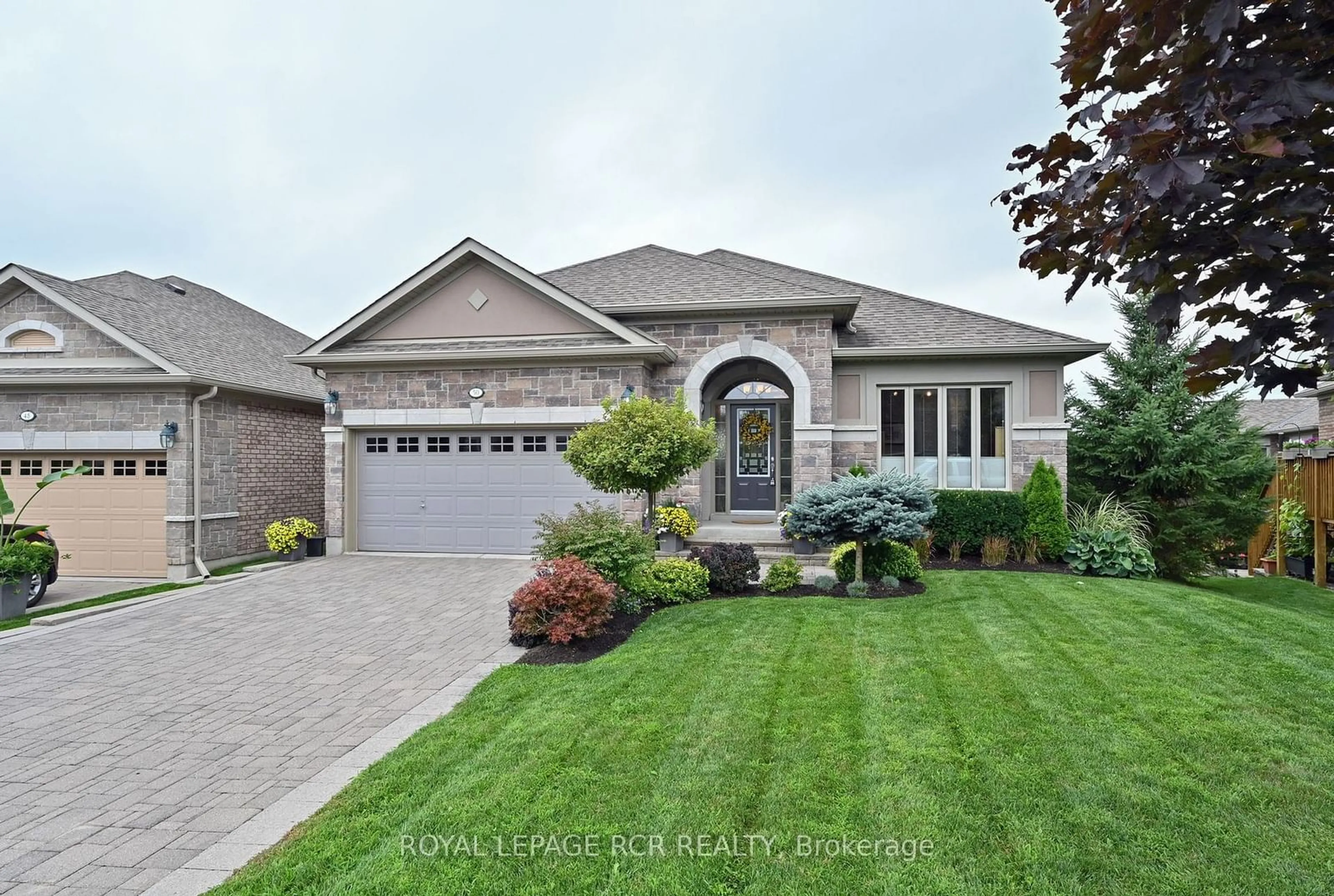 Frontside or backside of a home, the street view for 50 Hillcrest Dr, New Tecumseth Ontario L9R 0N4