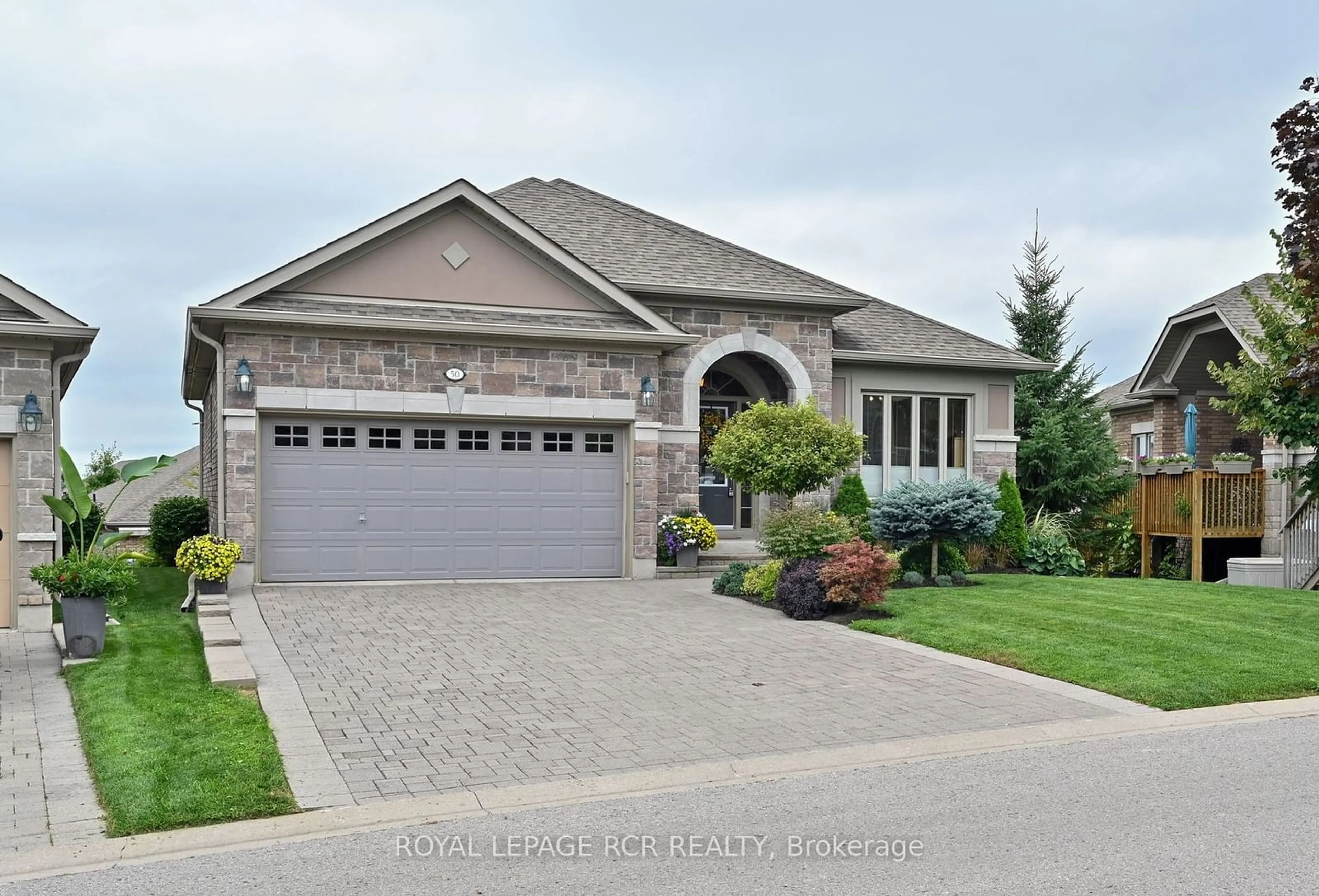 Frontside or backside of a home, the street view for 50 Hillcrest Dr, New Tecumseth Ontario L9R 0N4