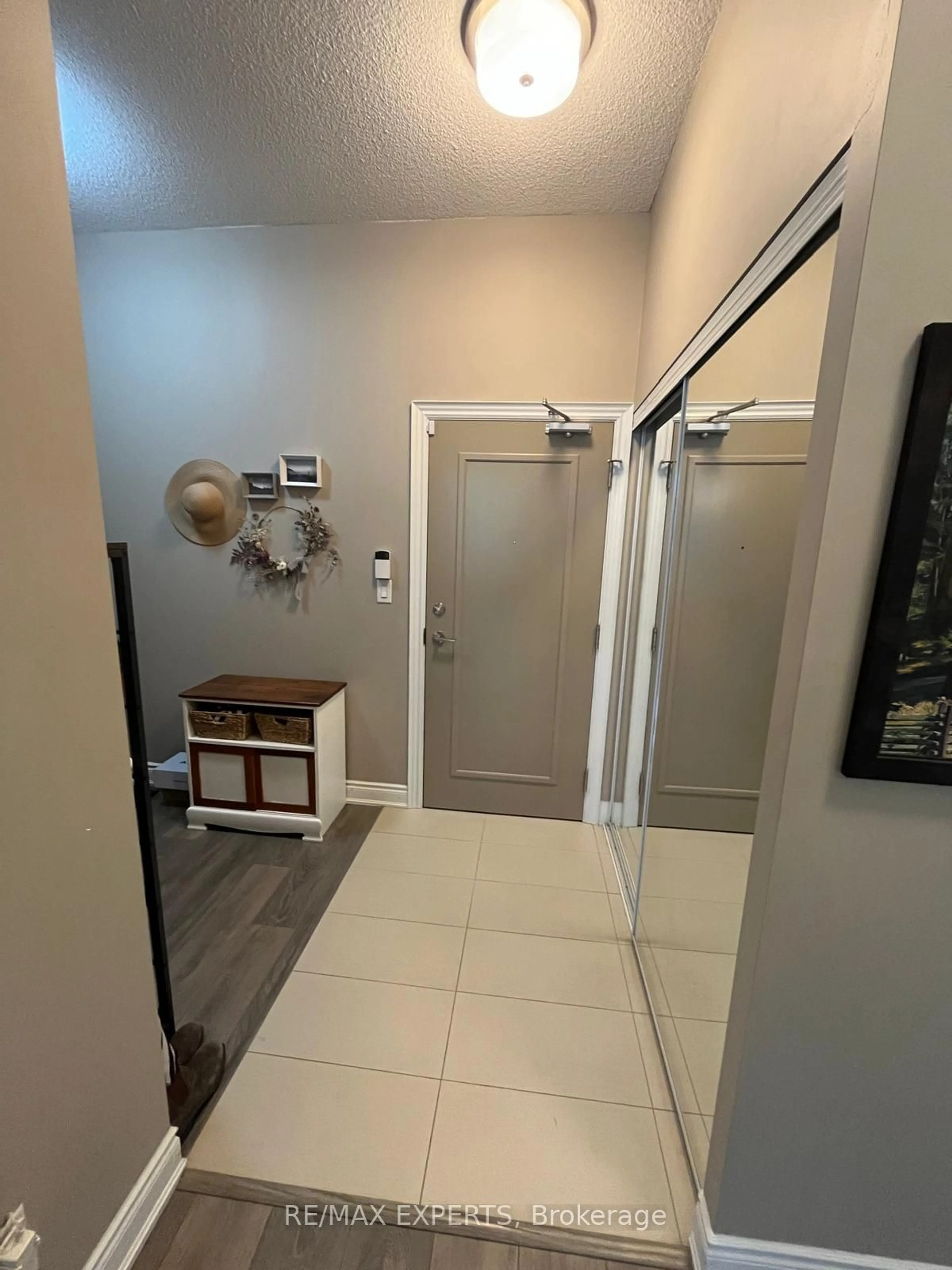 Indoor entryway, not visible floor for 2396 Major Mackenzie Dr #103, Vaughan Ontario L6A 4Y1