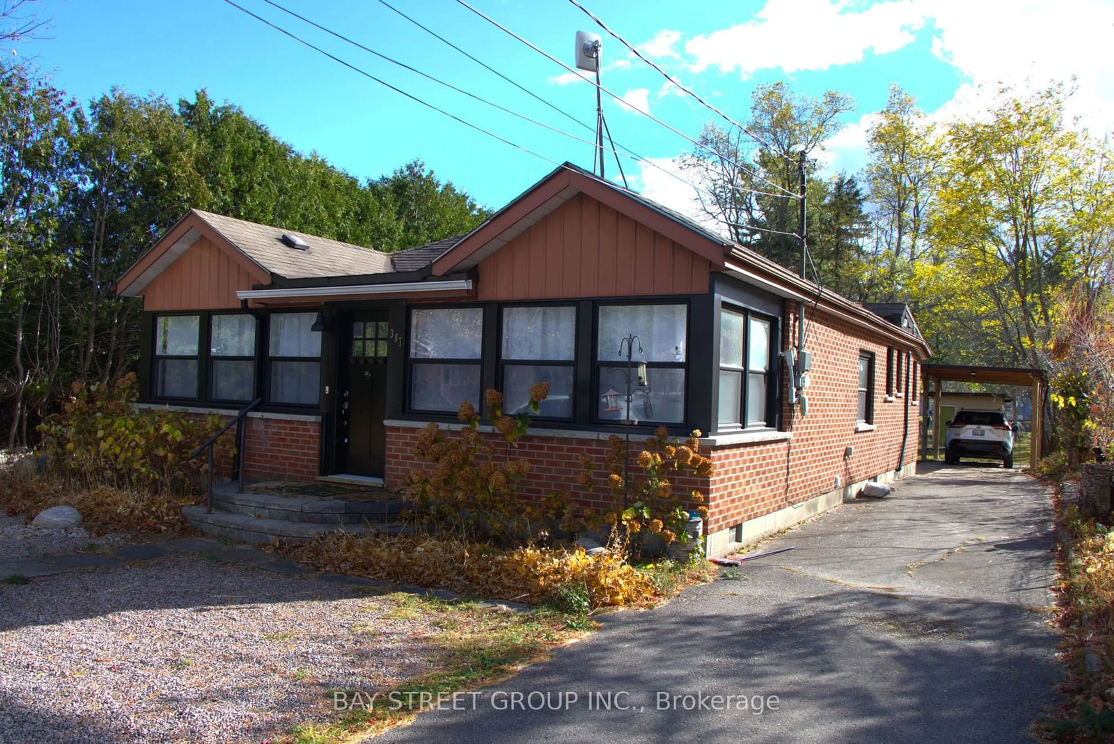 A pic from exterior of the house or condo, the front or back of building for 387 Raines St, Georgina Ontario L4P 3C8