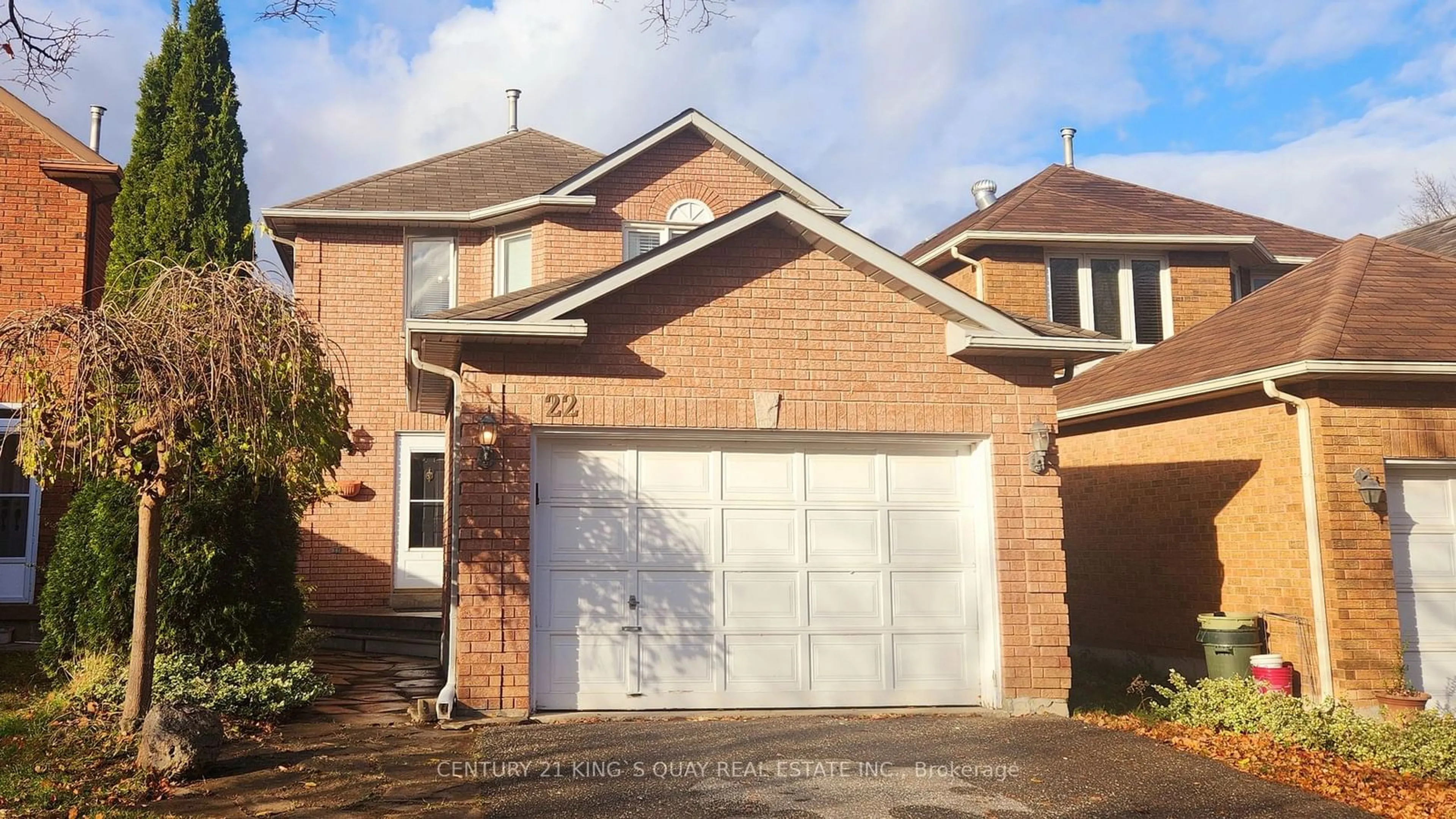 Frontside or backside of a home, the street view for 22 Elmpark Crt, Richmond Hill Ontario L4C 9T8