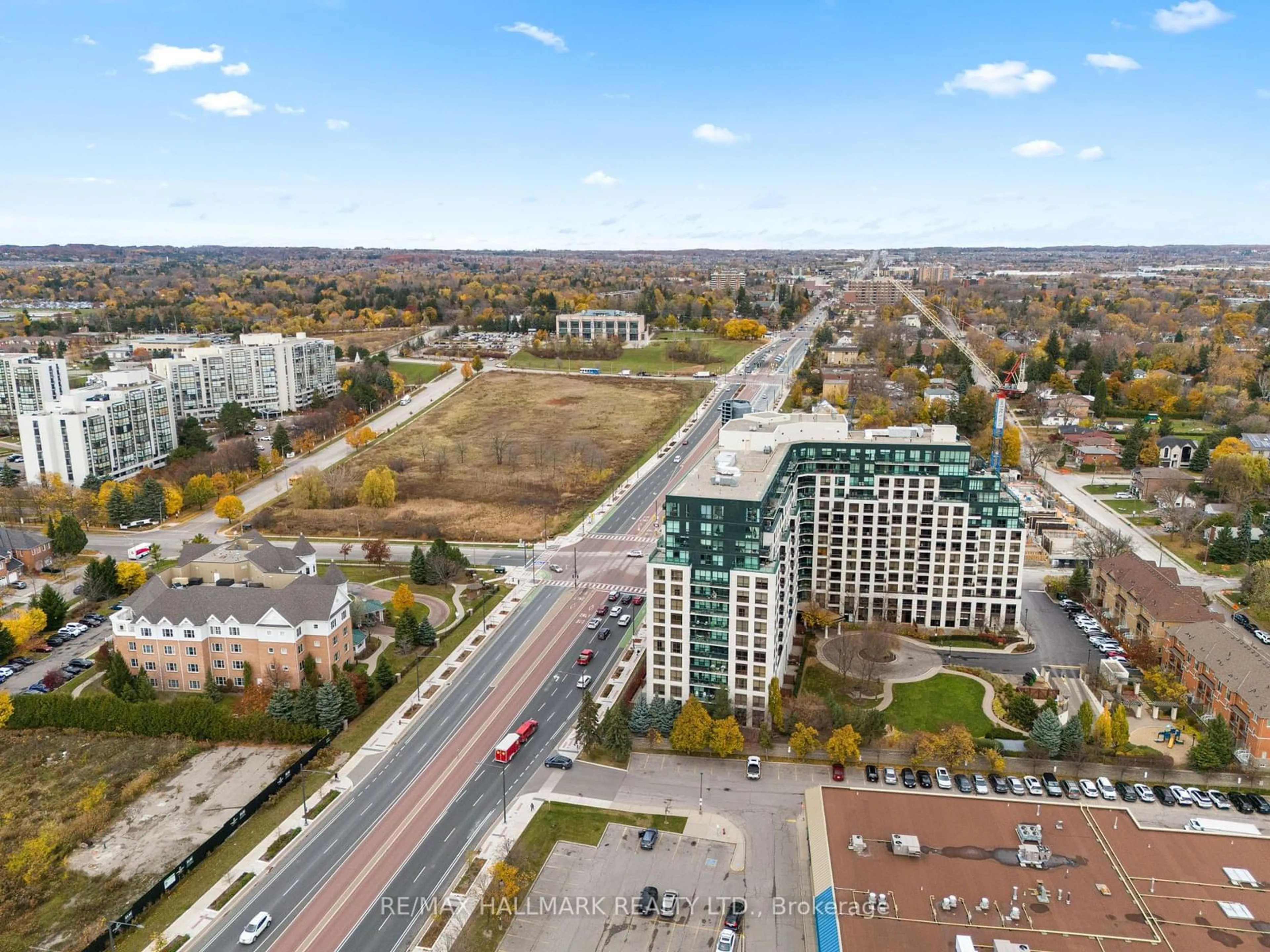 A pic from exterior of the house or condo, the view of city buildings for 18 Harding Blvd #114, Richmond Hill Ontario L4C 0T3