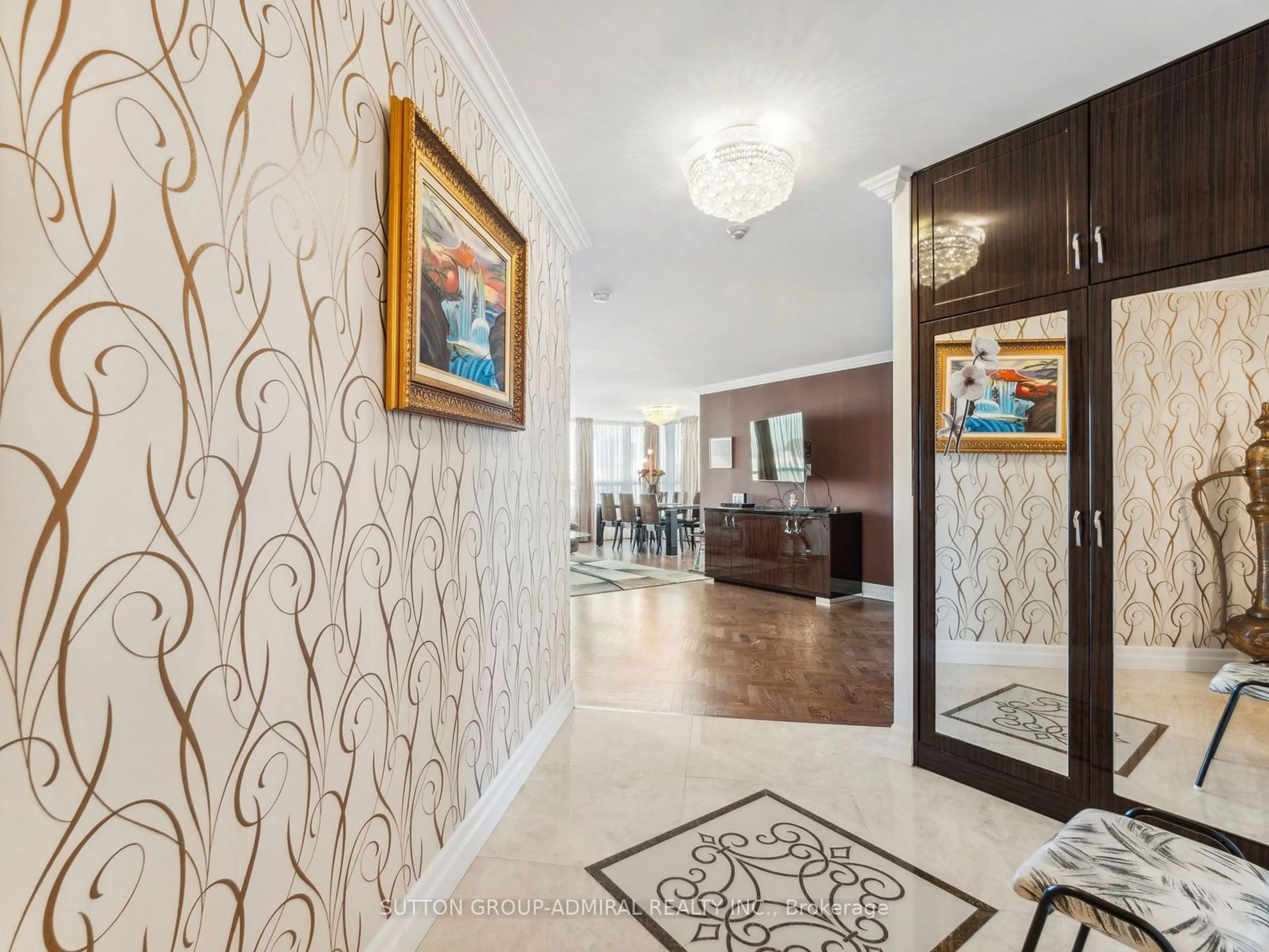 Indoor foyer, wood floors for 7 Townsgate Dr #604, Vaughan Ontario L4J 7Z9