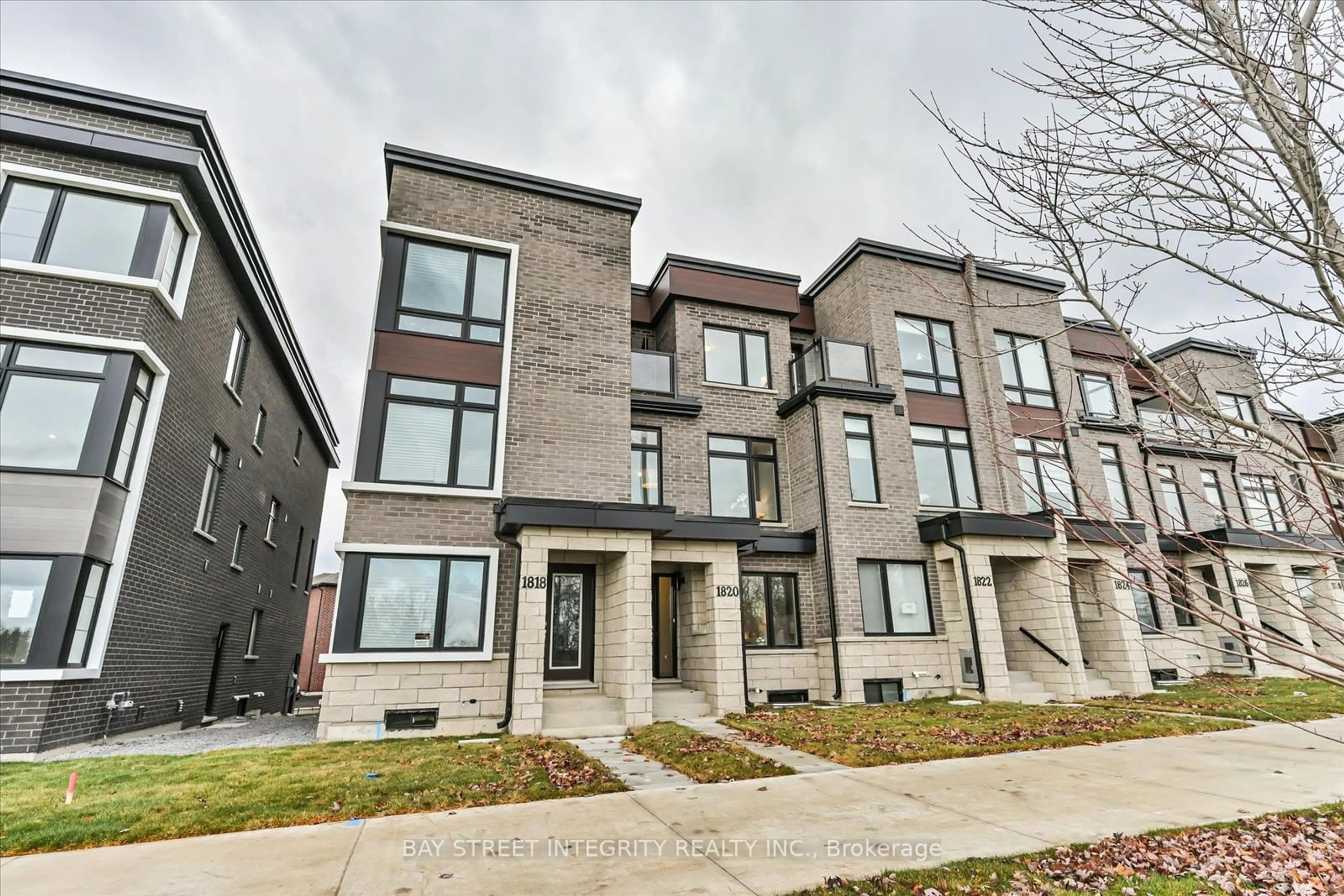 A pic from exterior of the house or condo, the front or back of building for 1820 Donald Cousens Pkwy, Markham Ontario L6B 0V5