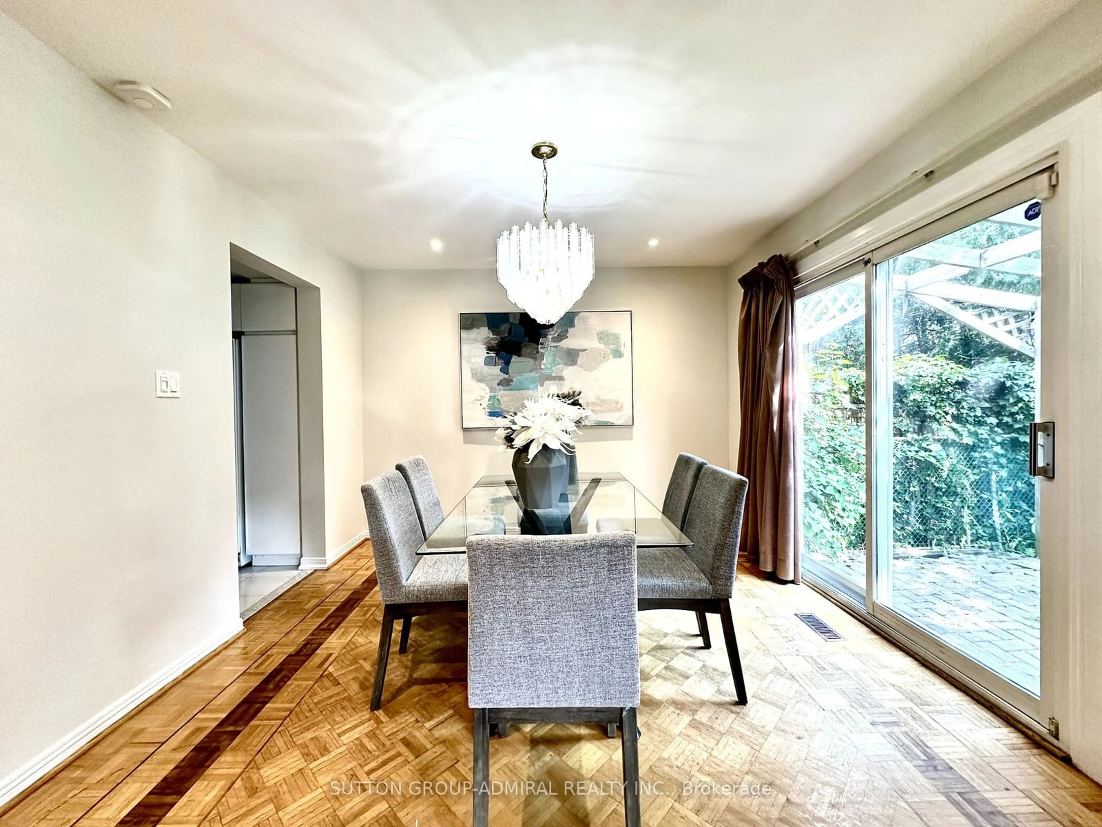 Dining room, wood floors for 273 Spring Gate Blvd, Vaughan Ontario L4J 3G3