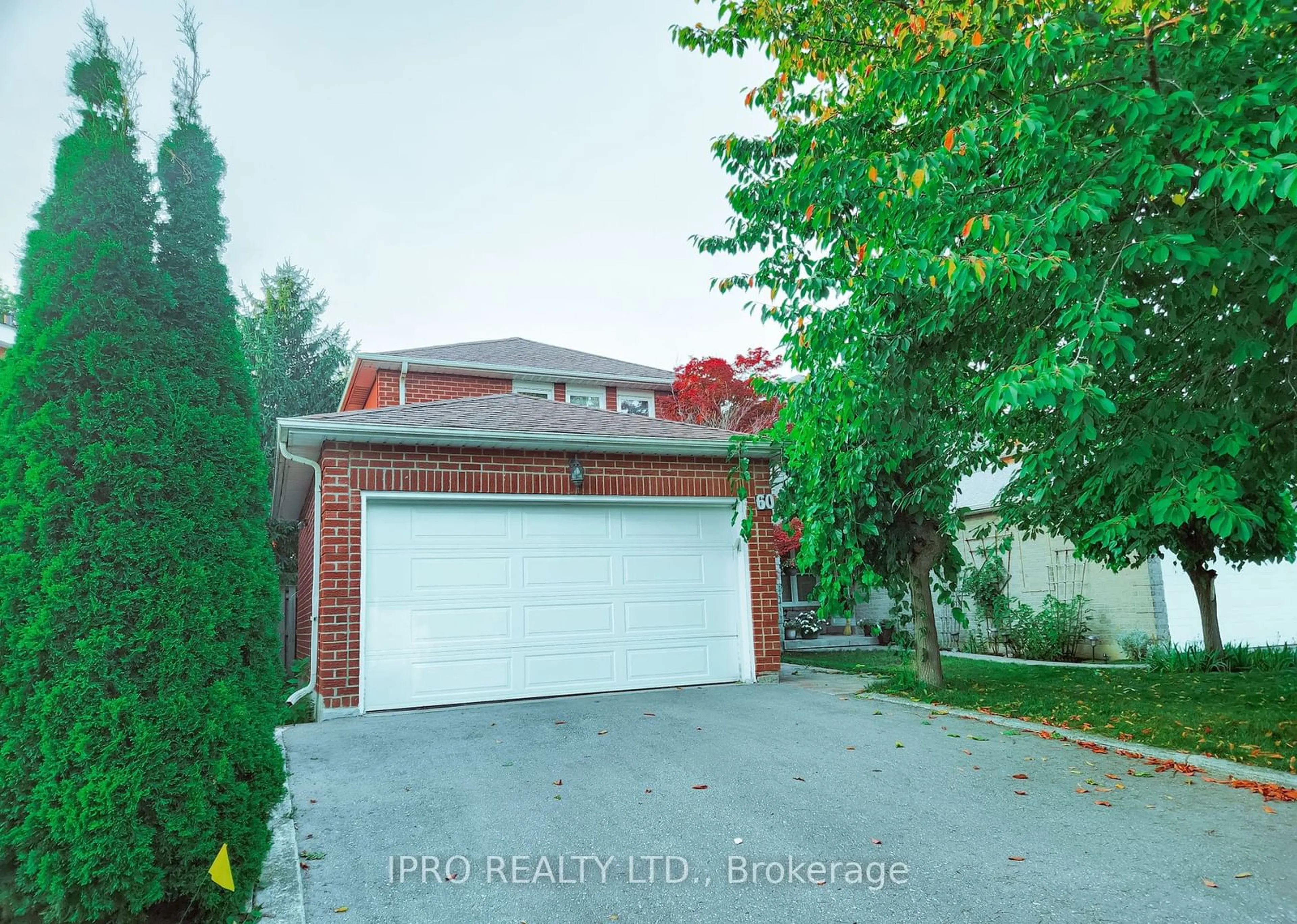 Frontside or backside of a home, the street view for 60 Lund St, Richmond Hill Ontario L4C 5V7