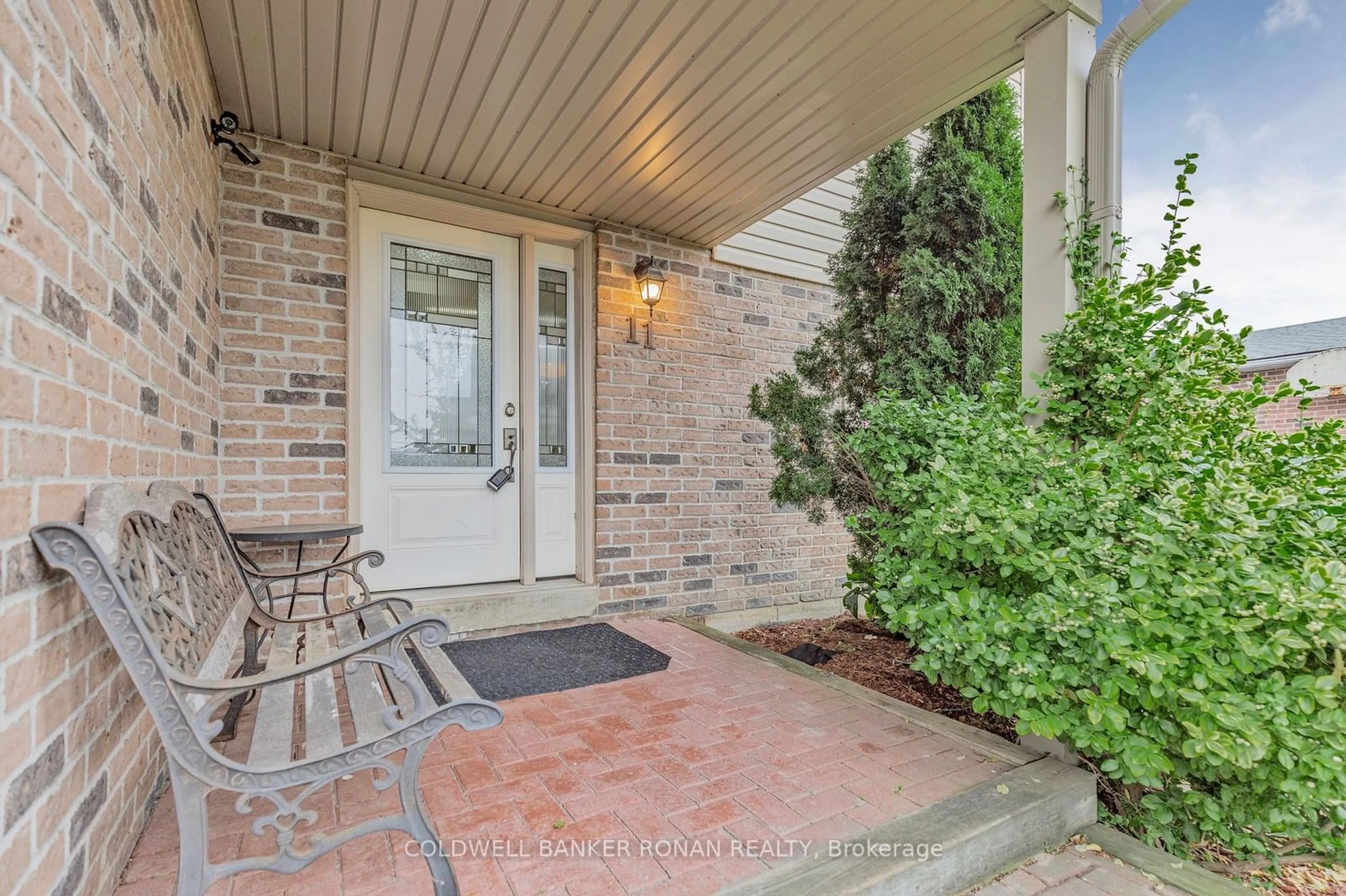 Indoor entryway, wood floors for 11 Fraser Ave, New Tecumseth Ontario L0G 1W0