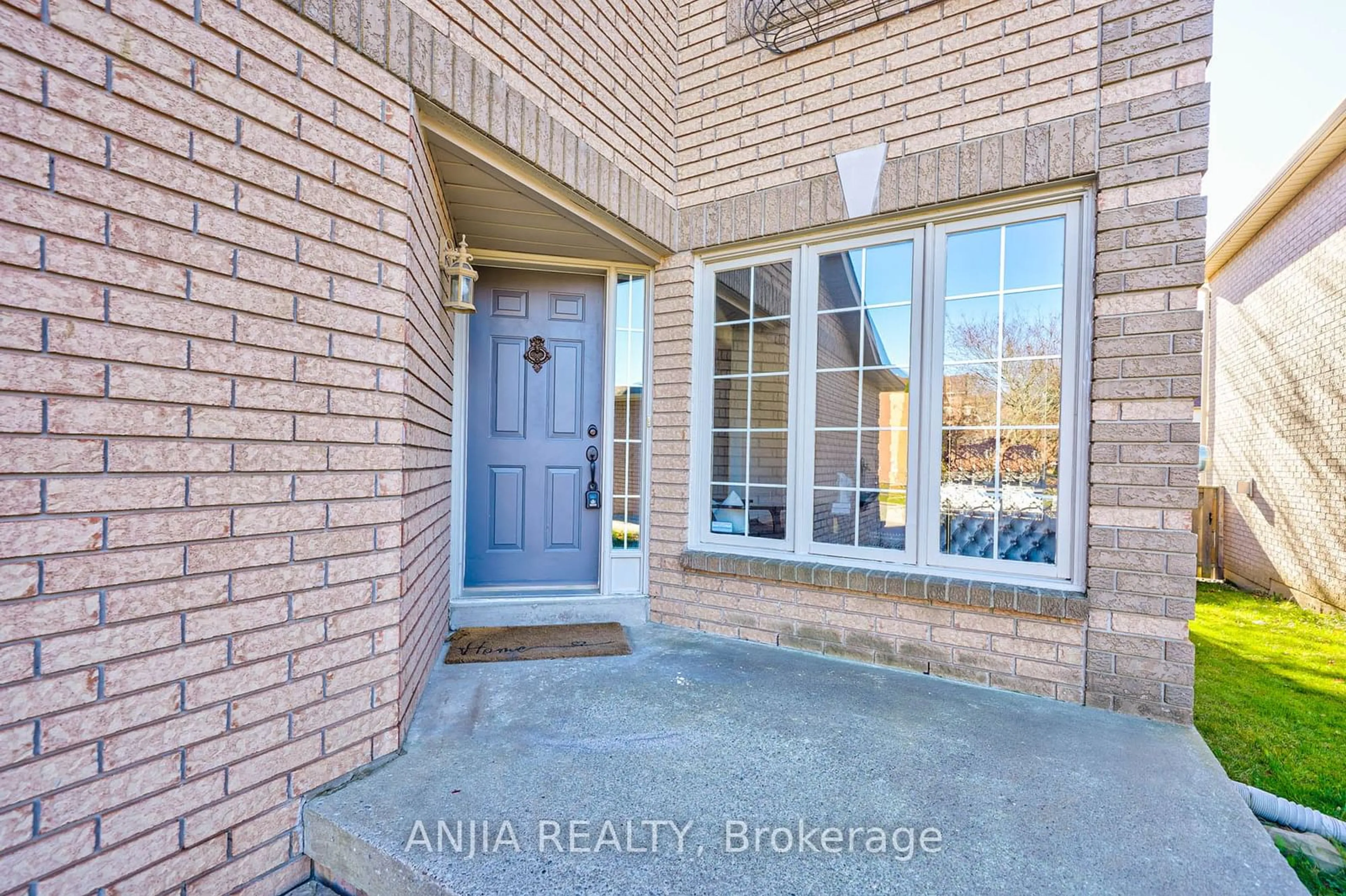 Indoor entryway for 43 Buckhorn Ave, Richmond Hill Ontario L4C 0E5