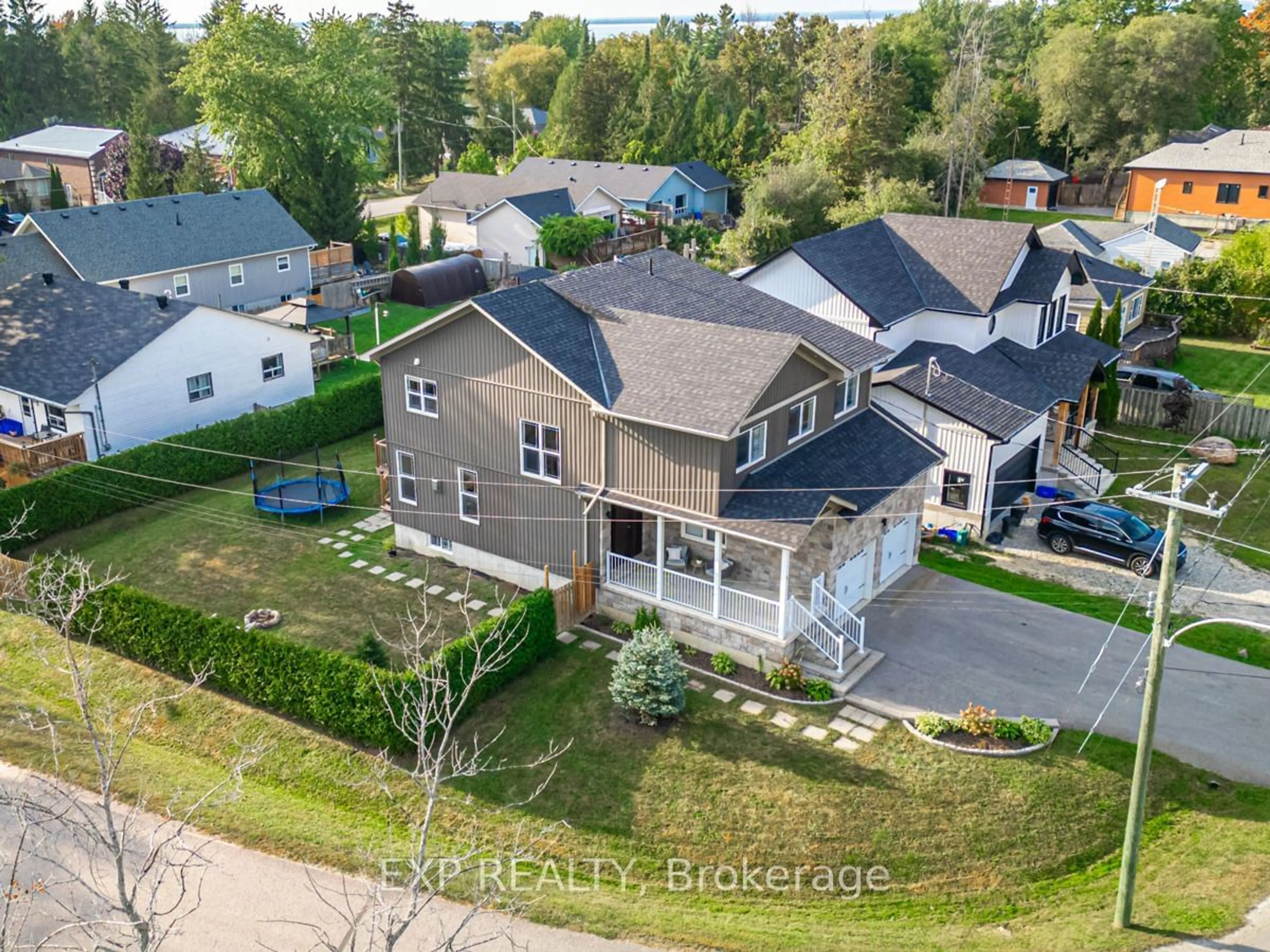 Frontside or backside of a home, cottage for 5 Farley Circ, Georgina Ontario L0E 1S0