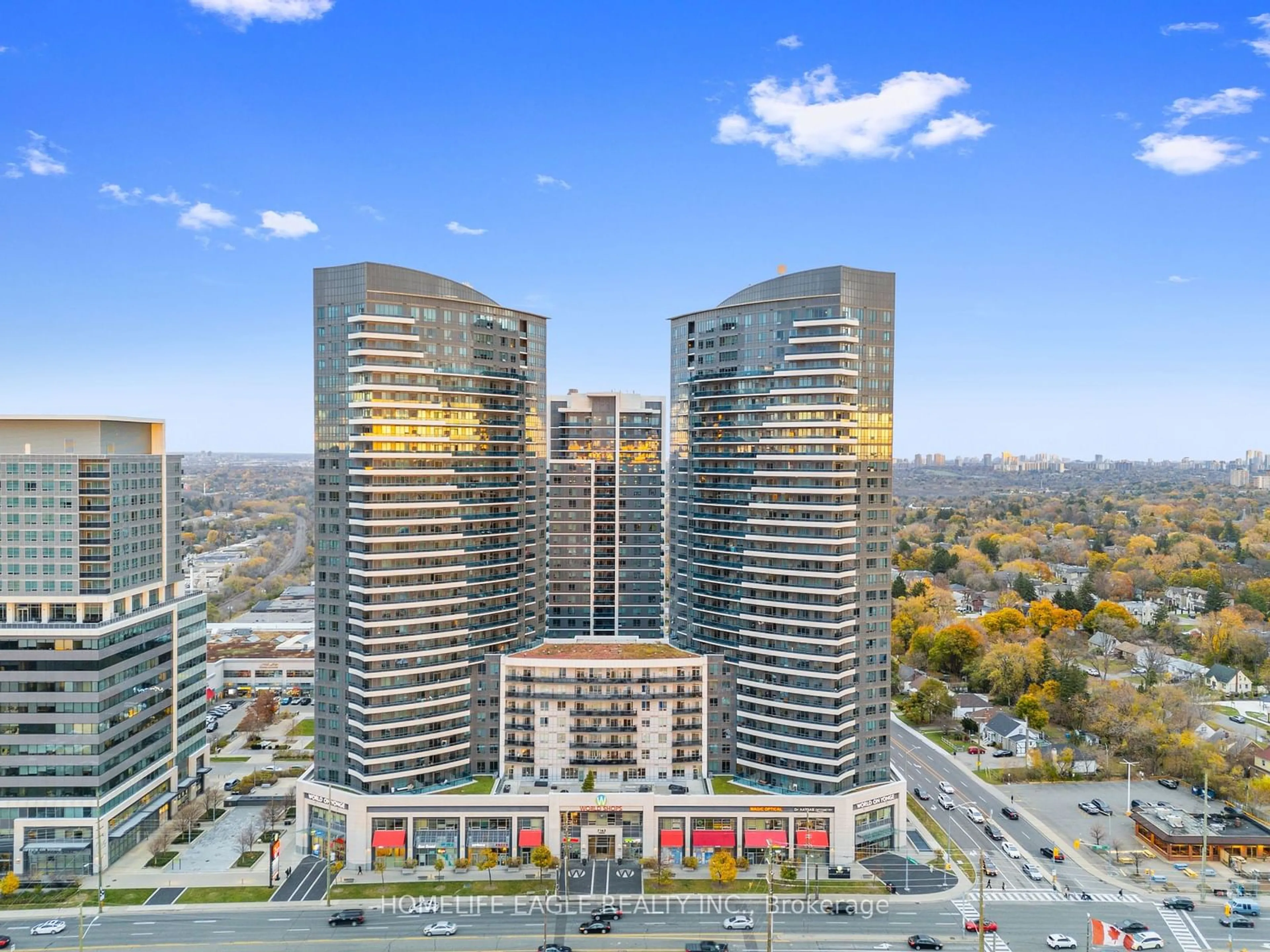 A pic from exterior of the house or condo, the view of city buildings for 7161 Yonge St #725, Markham Ontario L3T 0C8