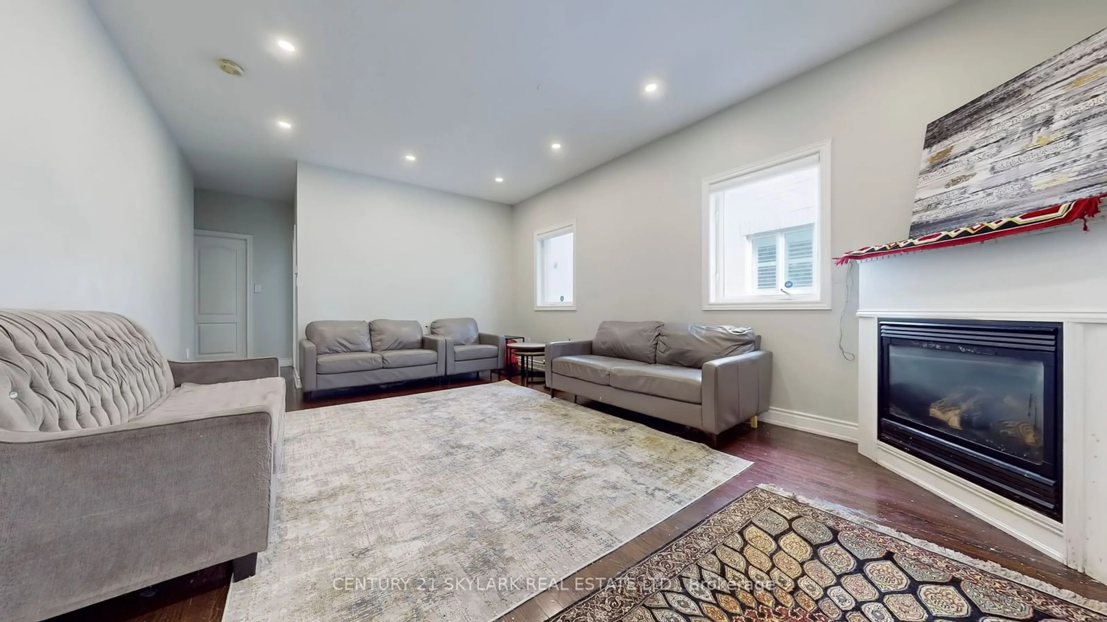 Living room, carpet floors for 228 Lormel Gate, Vaughan Ontario L4H 0C9