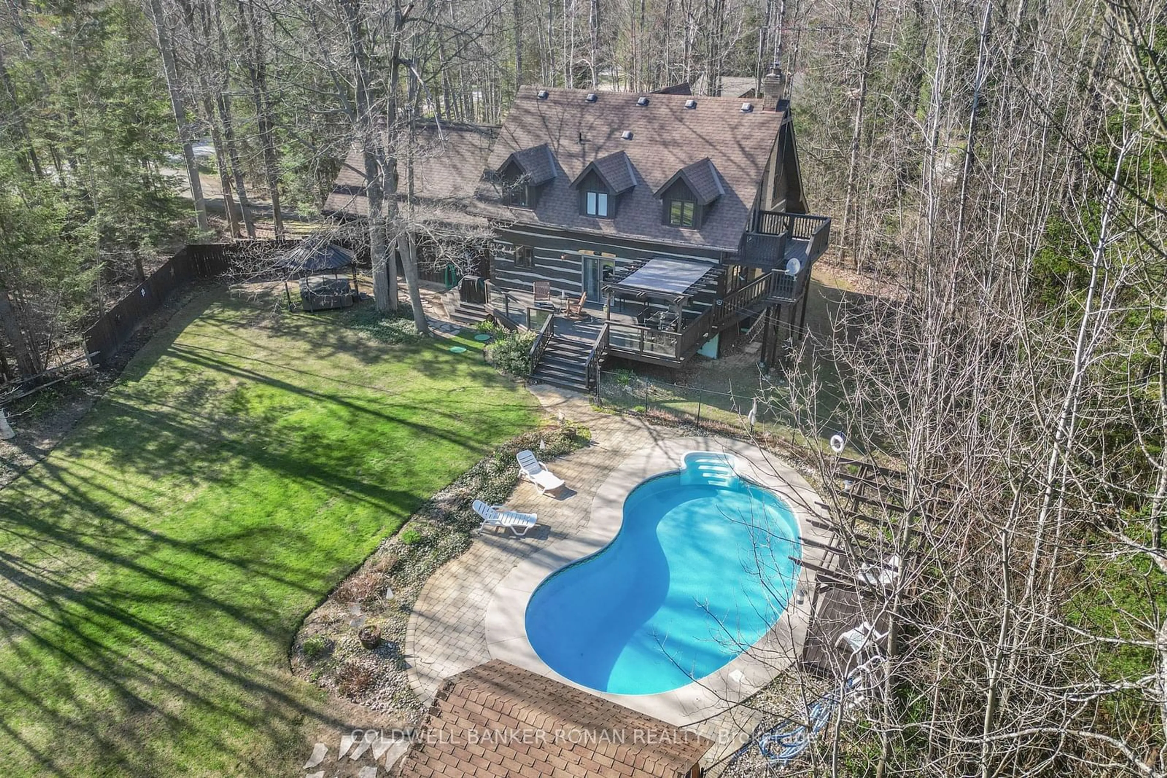 Indoor or outdoor pool for 71 Forest Hill Dr, Adjala-Tosorontio Ontario L0M 1J0