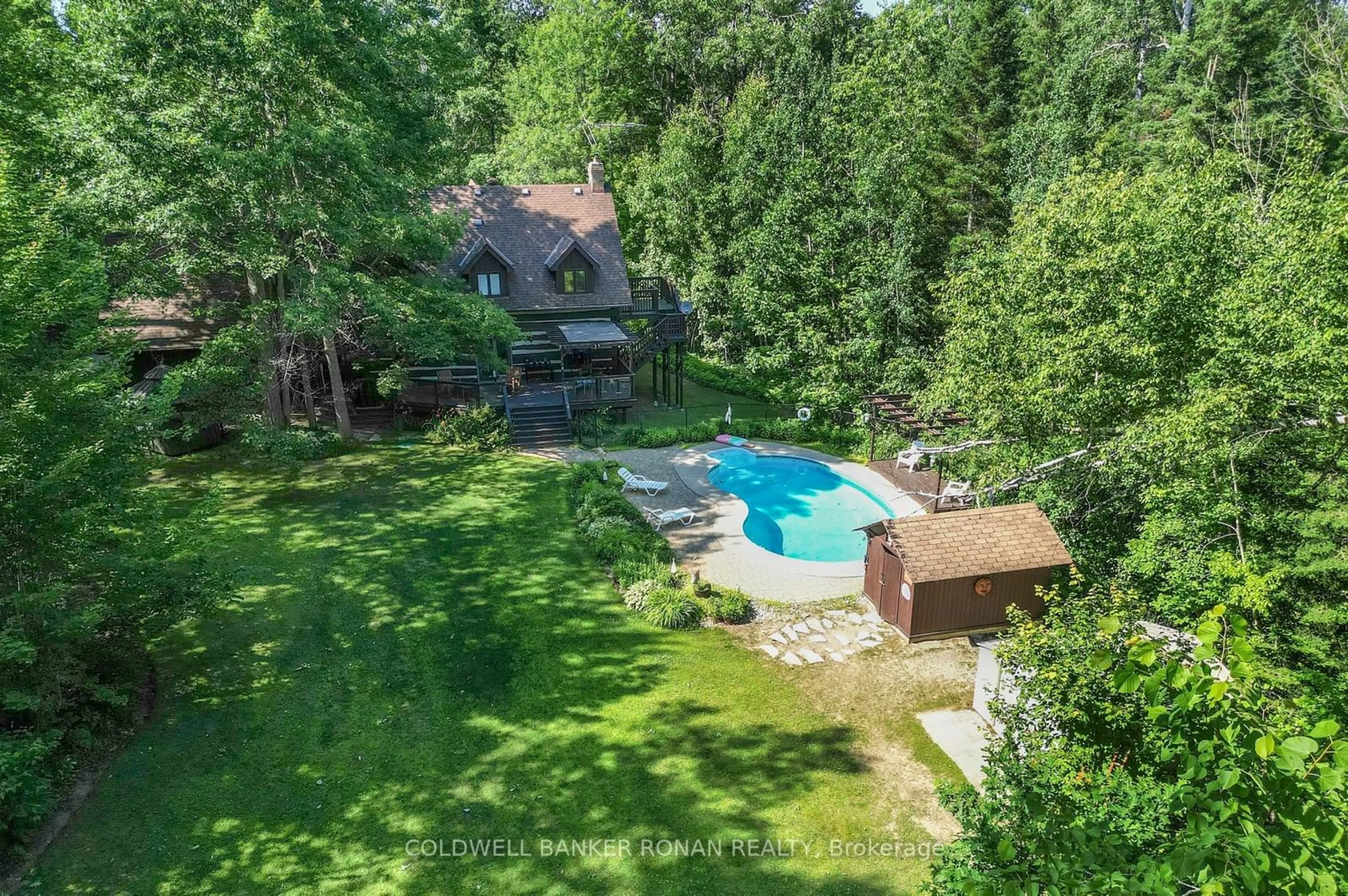 Indoor or outdoor pool for 71 Forest Hill Dr, Adjala-Tosorontio Ontario L0M 1J0