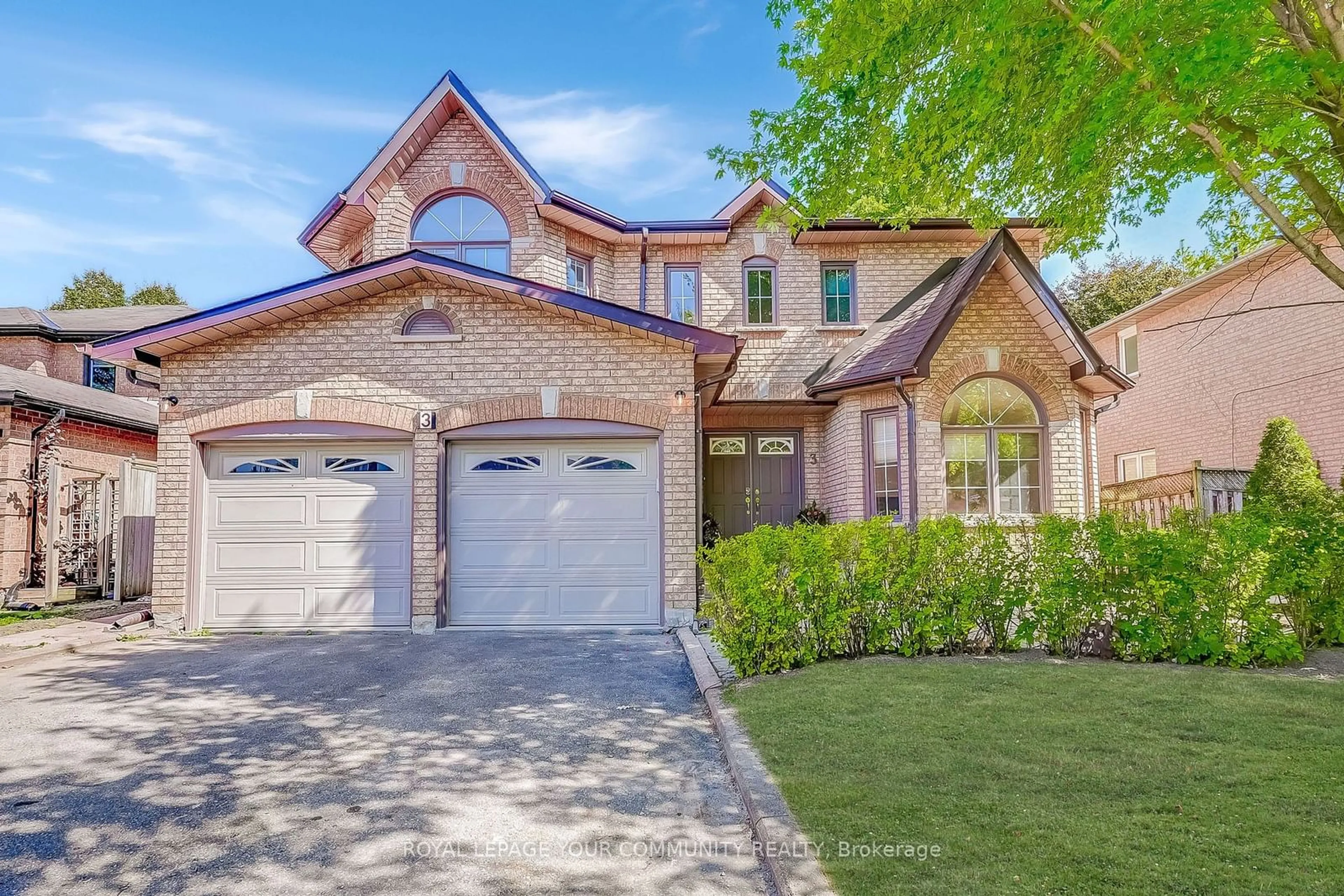 Home with brick exterior material for 3 Creekview Ave, Richmond Hill Ontario L4C 9X1