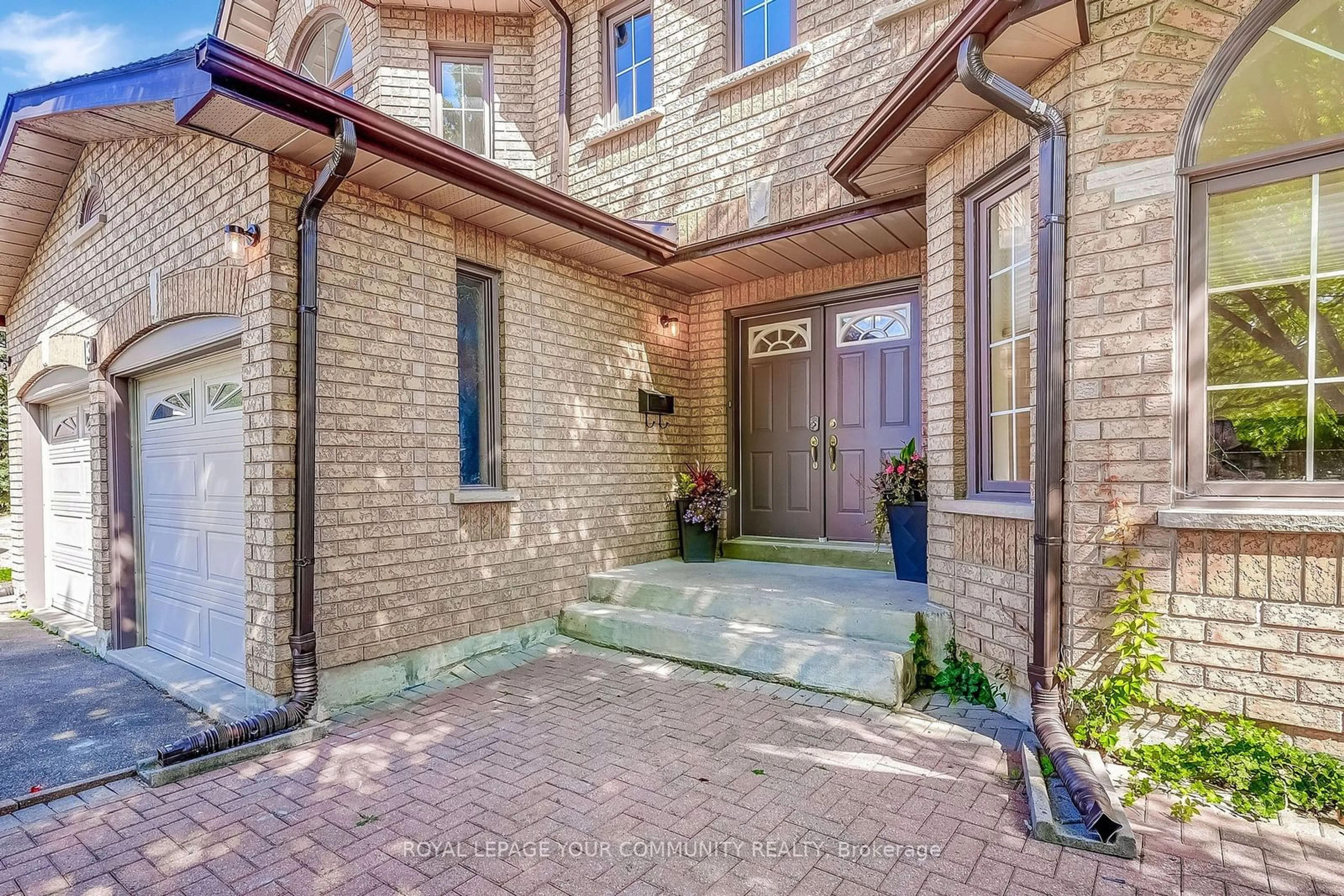 Home with brick exterior material for 3 Creekview Ave, Richmond Hill Ontario L4C 9X1